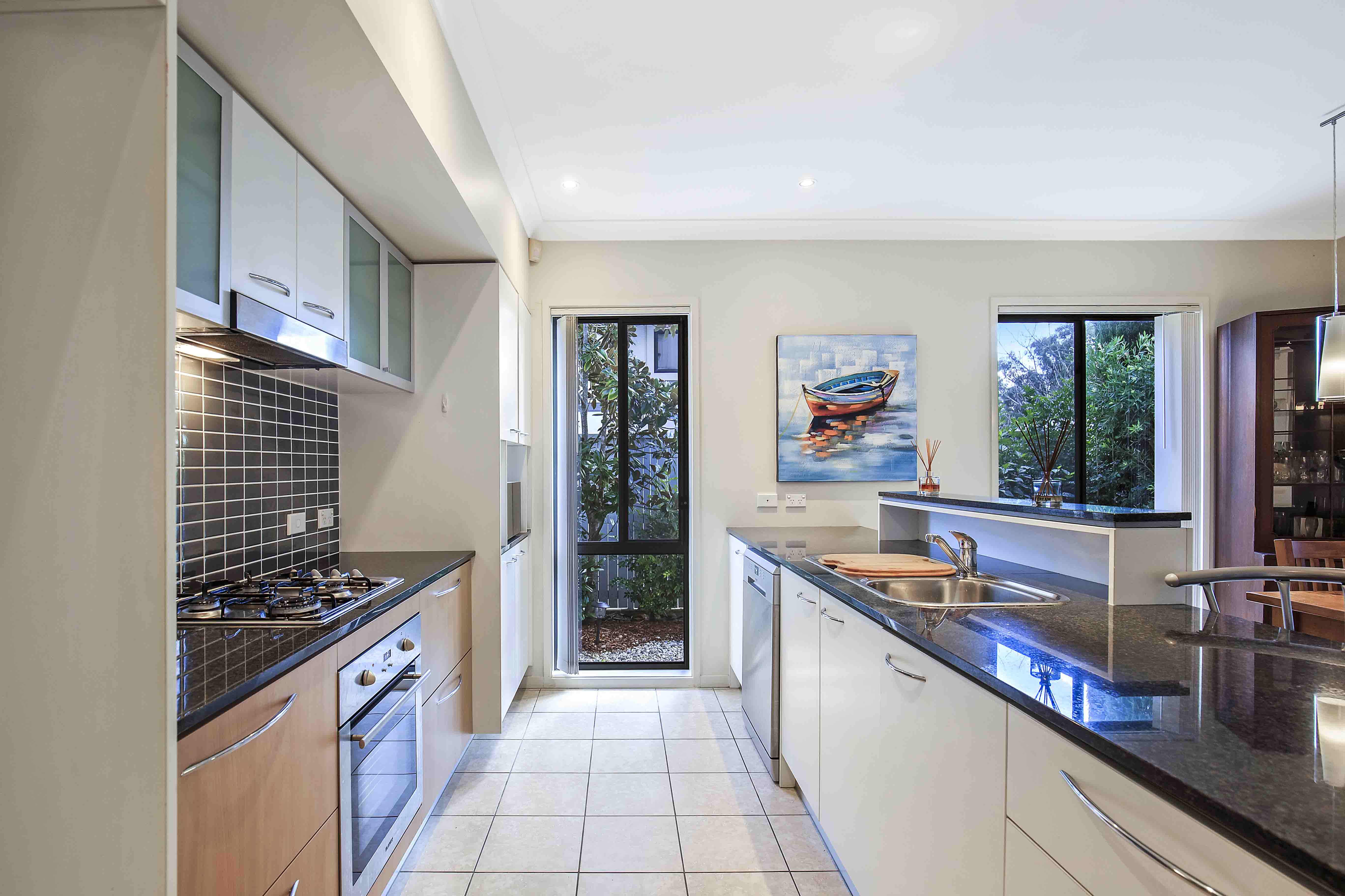 6 Greenway Circuit, Mount Ommaney - Thumbnail 5
