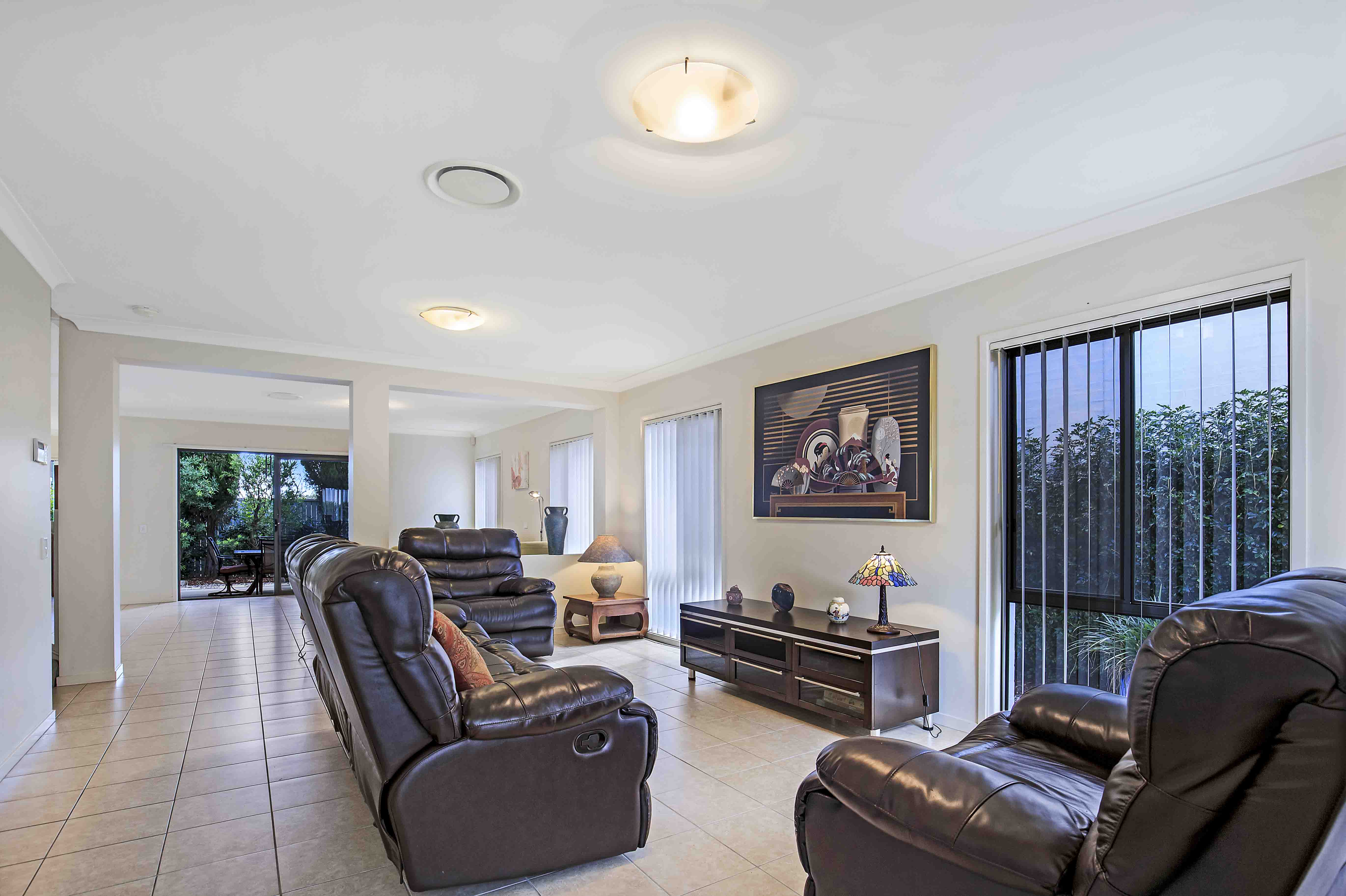 6 Greenway Circuit, Mount Ommaney - Thumbnail 3