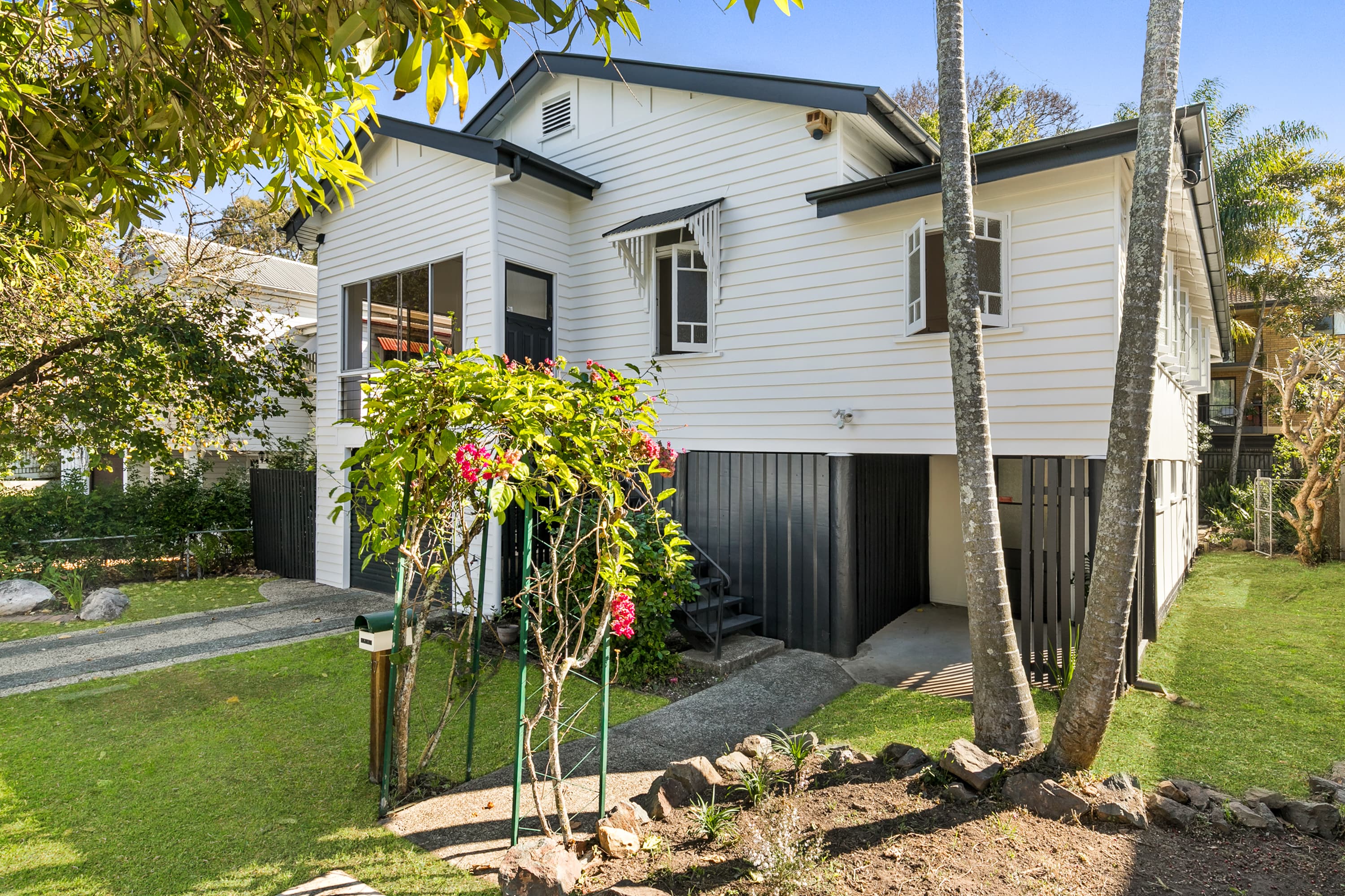17 Explorer Street, Toowong - Thumbnail 3