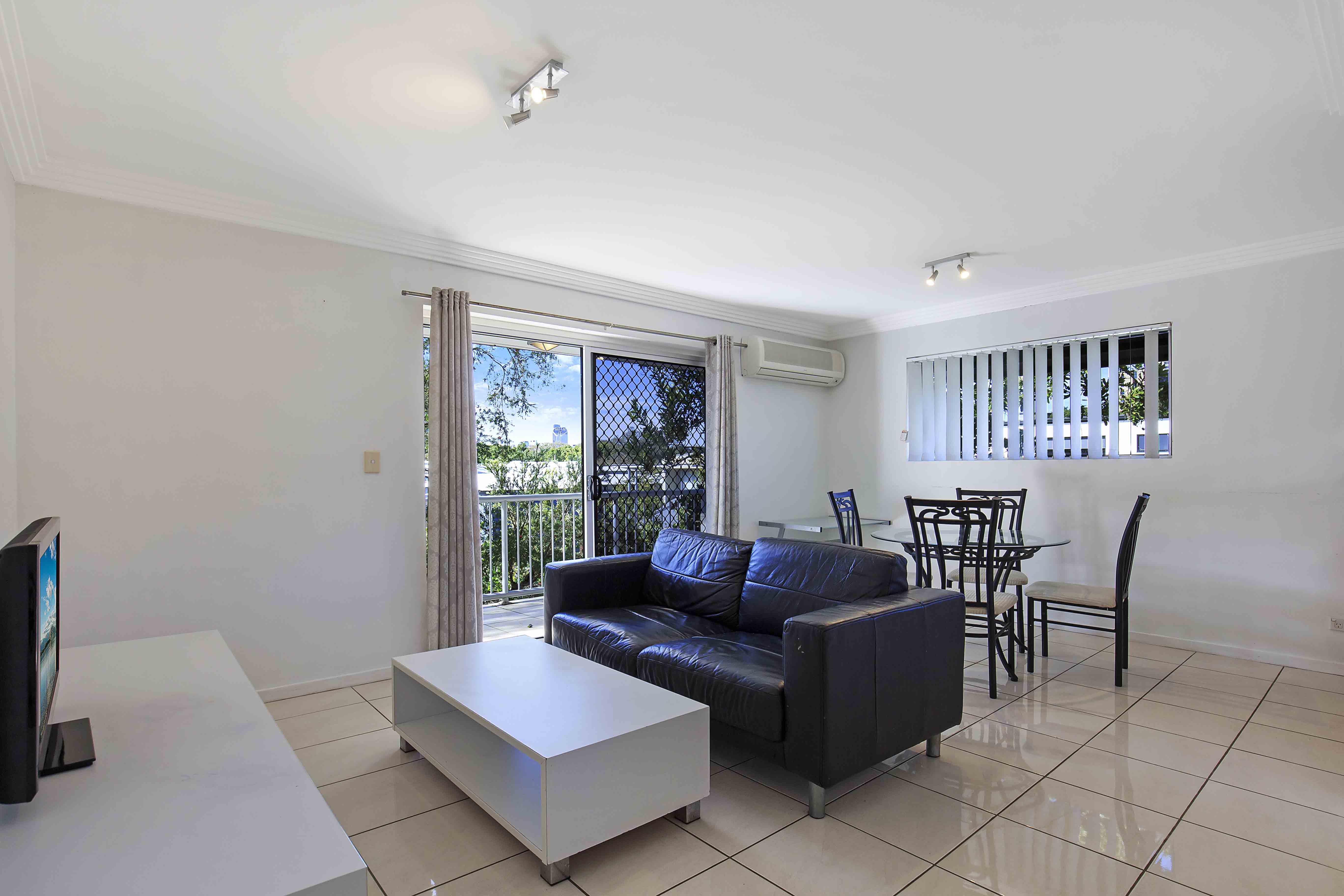 6/64 Warren Street, St Lucia - Thumbnail 2