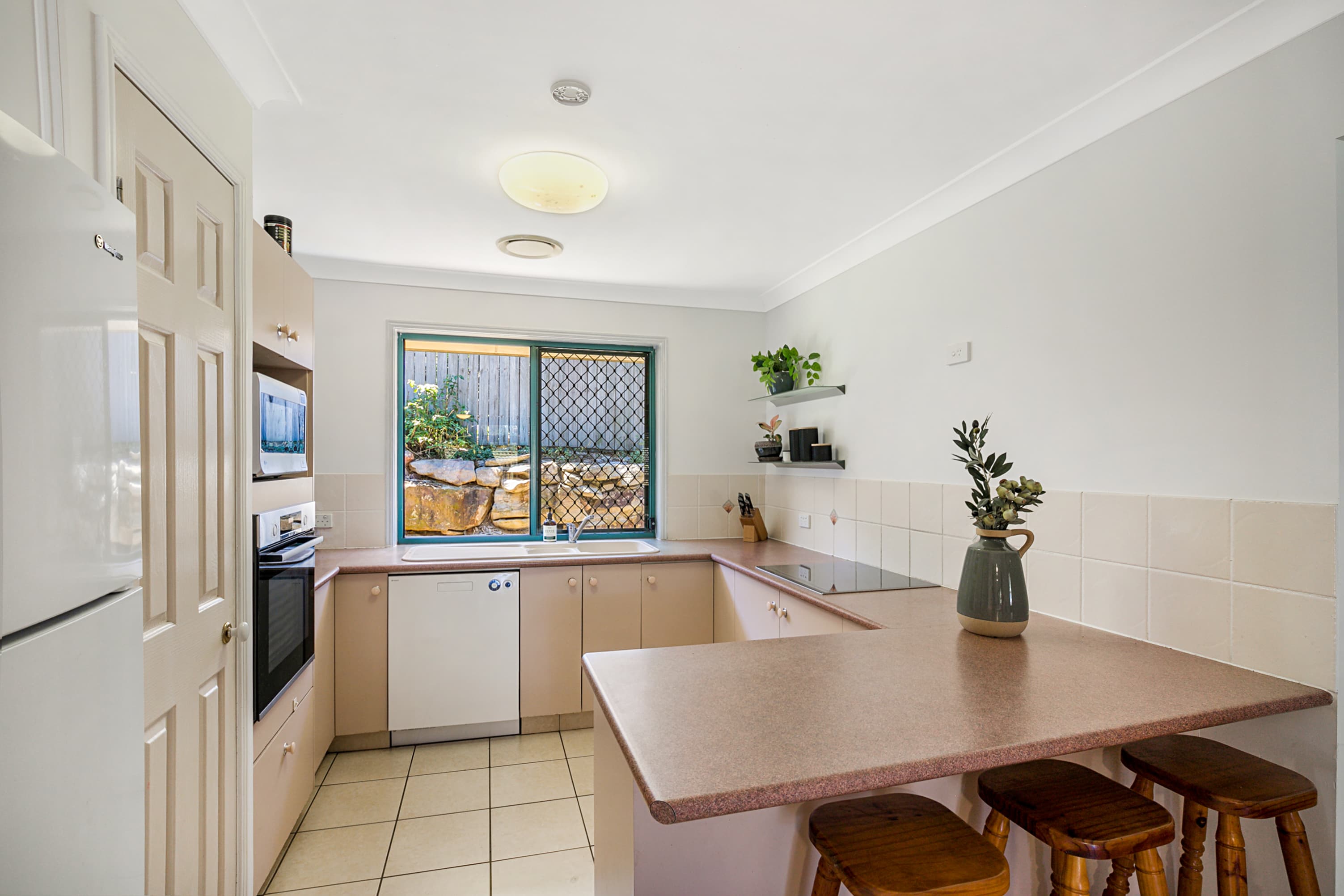 32 Dougy Place, Bellbowrie - Thumbnail 2