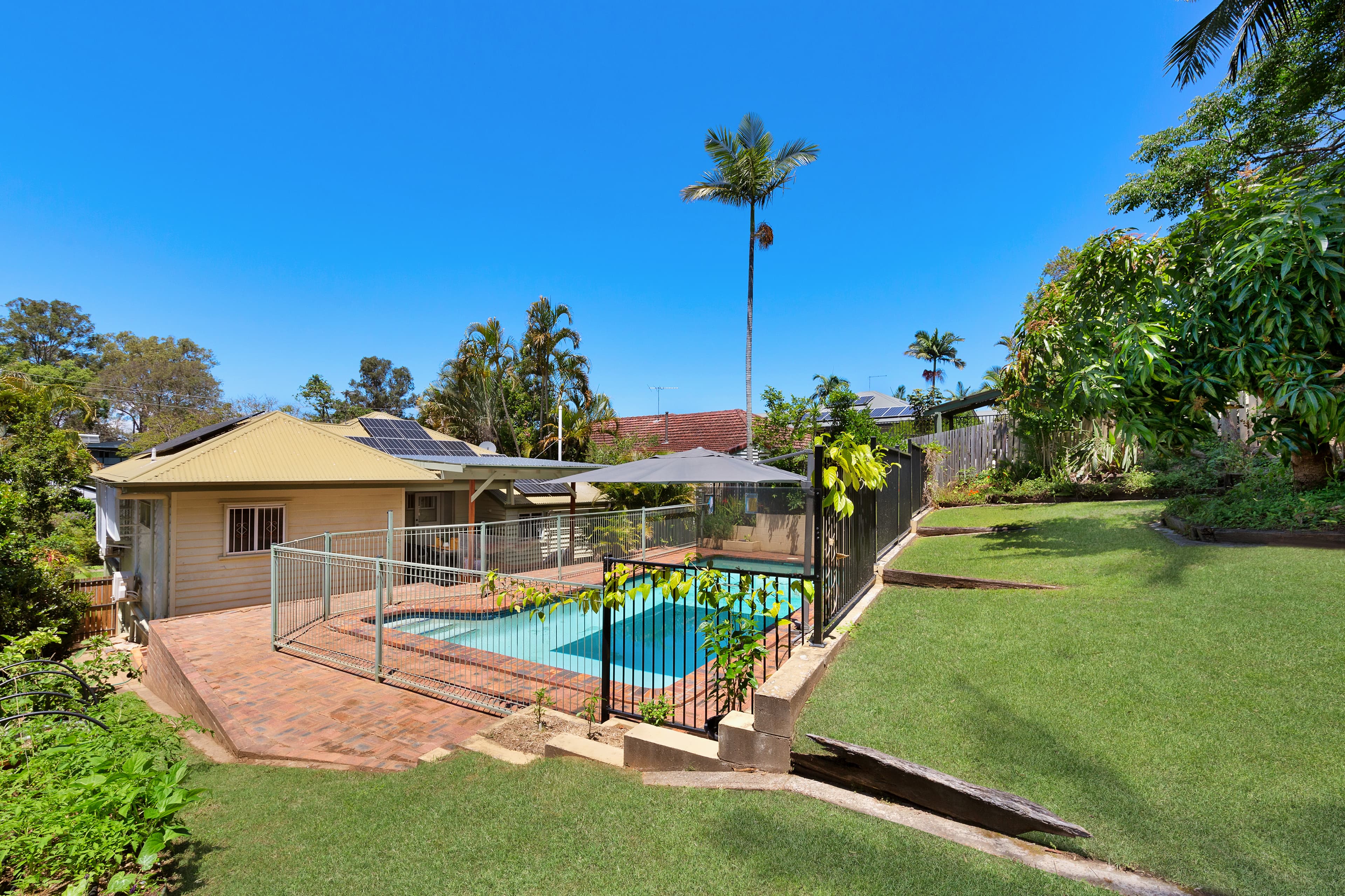 31 Noreen Street, Chapel Hill - Thumbnail 2