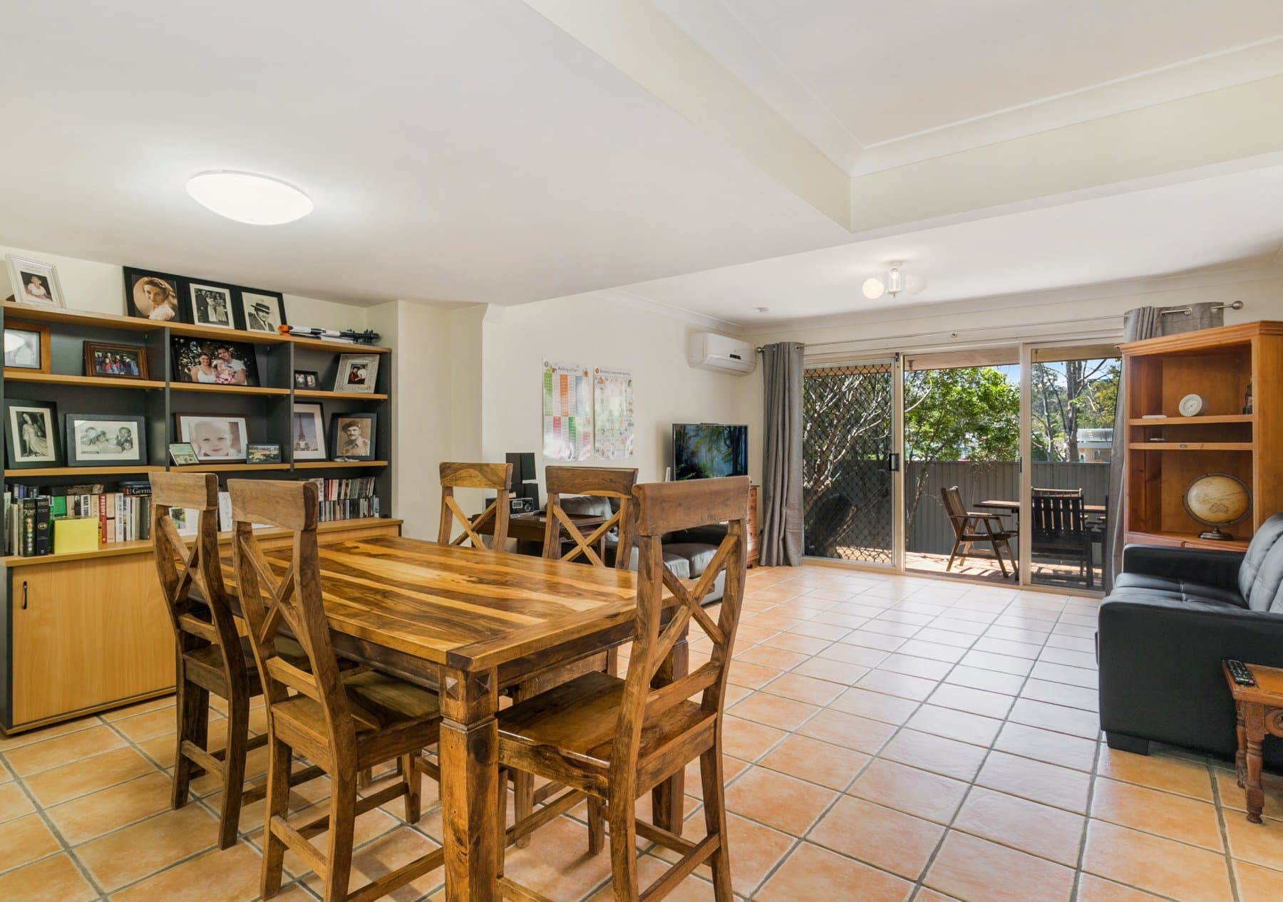 2/6 Golden Crest Pla..., Bellbowrie - Image 1