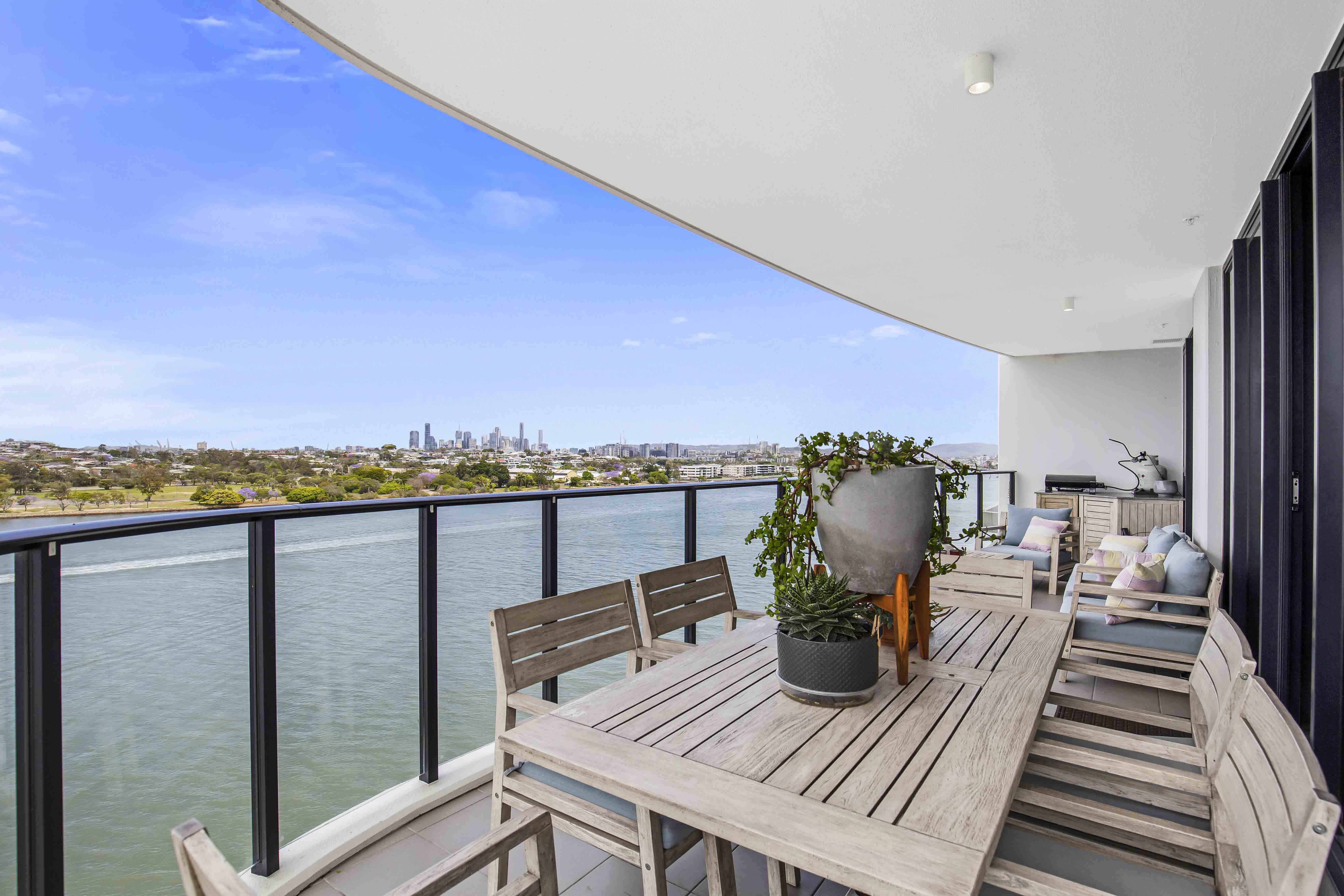 707/11 Wharf Street, Hamilton - Image 1