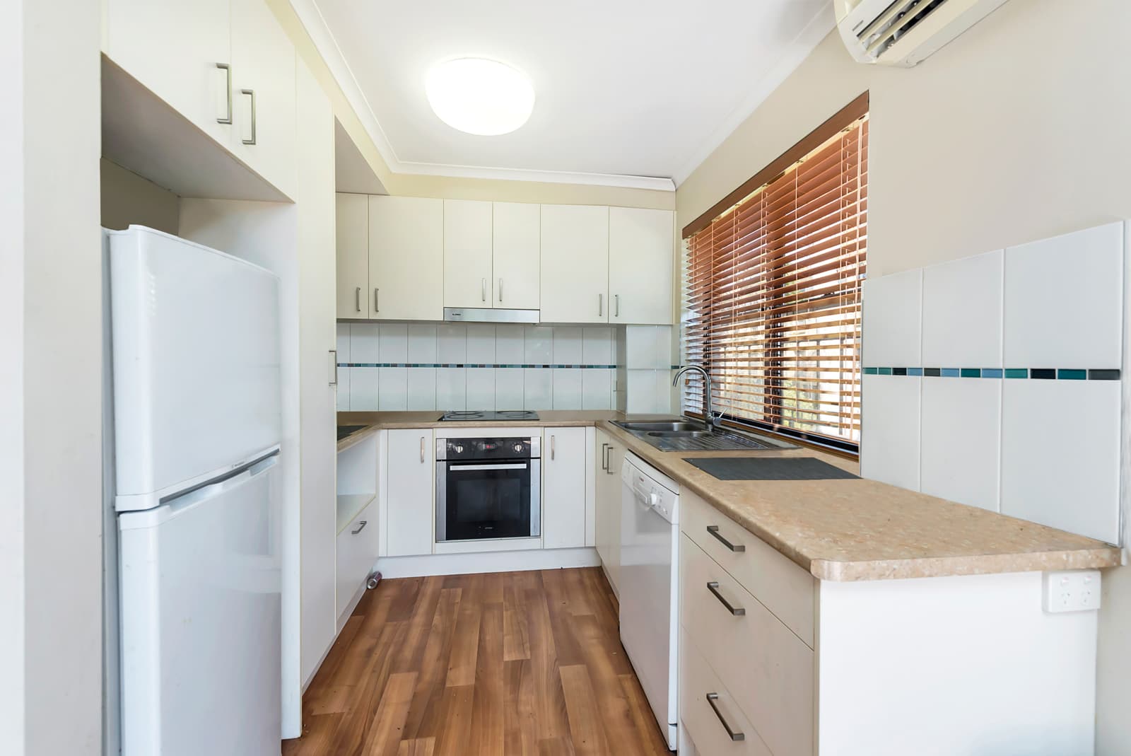 12/26 Carr Street, St Lucia - Thumbnail 4