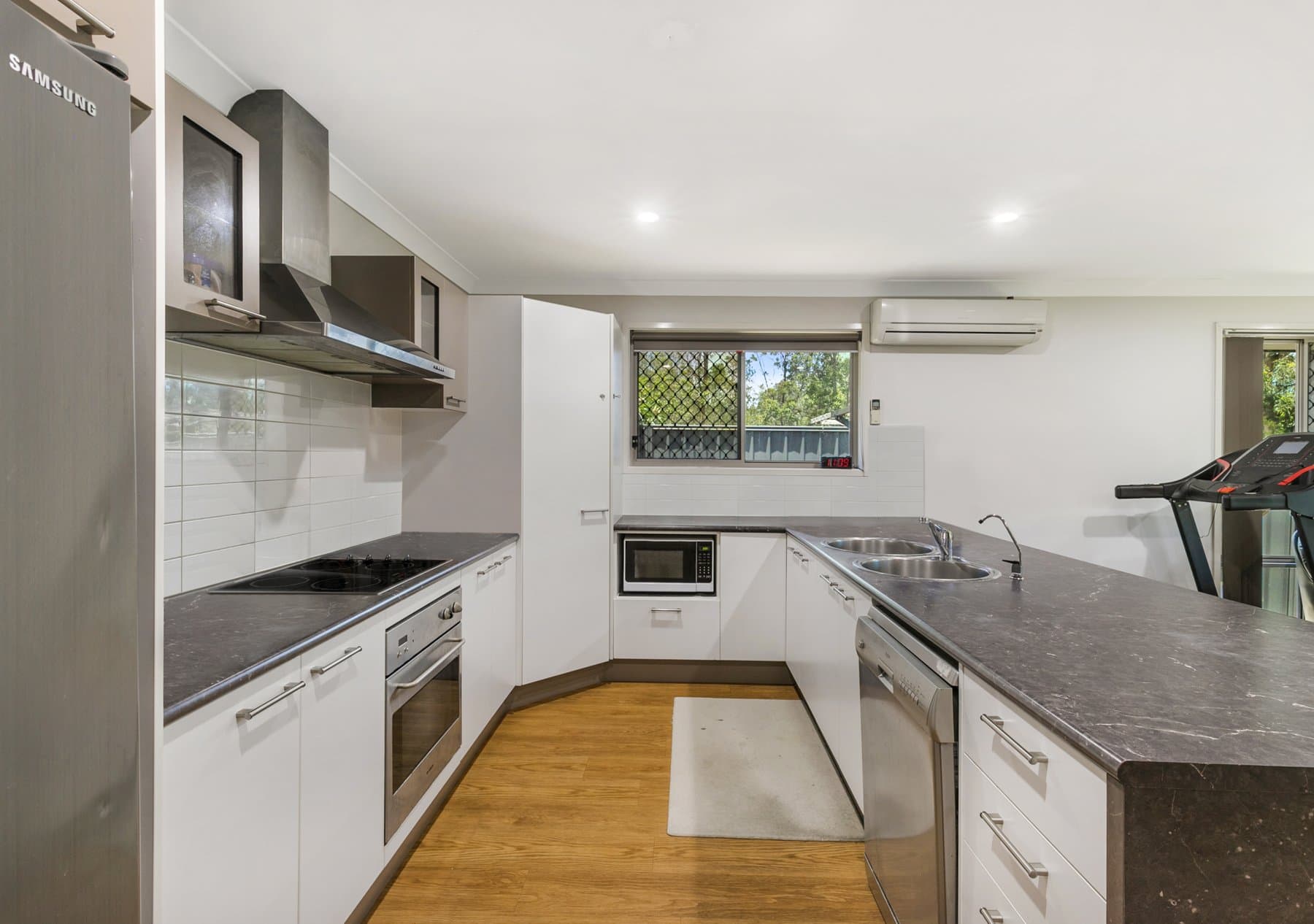 48 Lagoon Crescent, Bellbowrie - Thumbnail 2