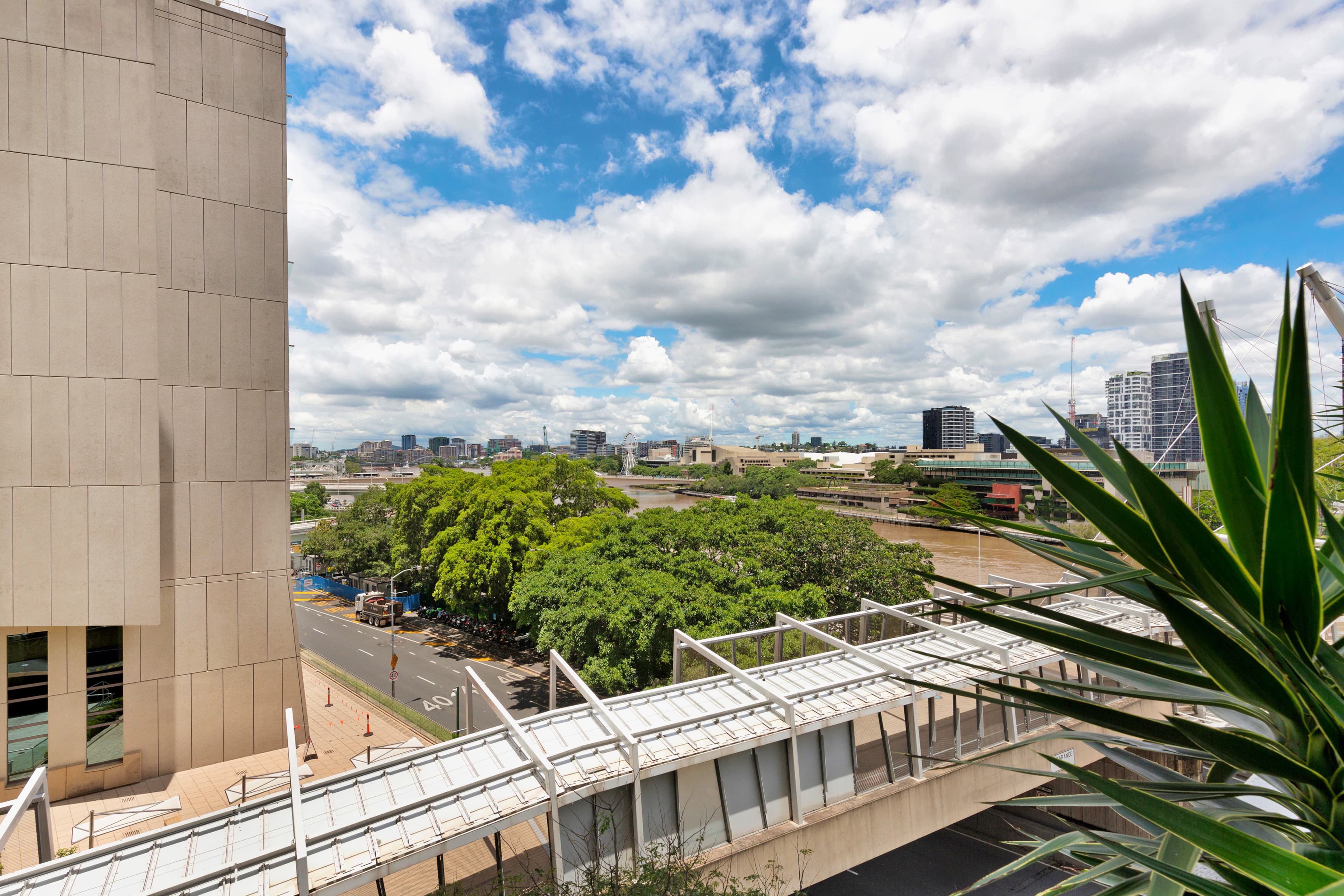 51/18 Tank Street, Brisbane City - Image 1