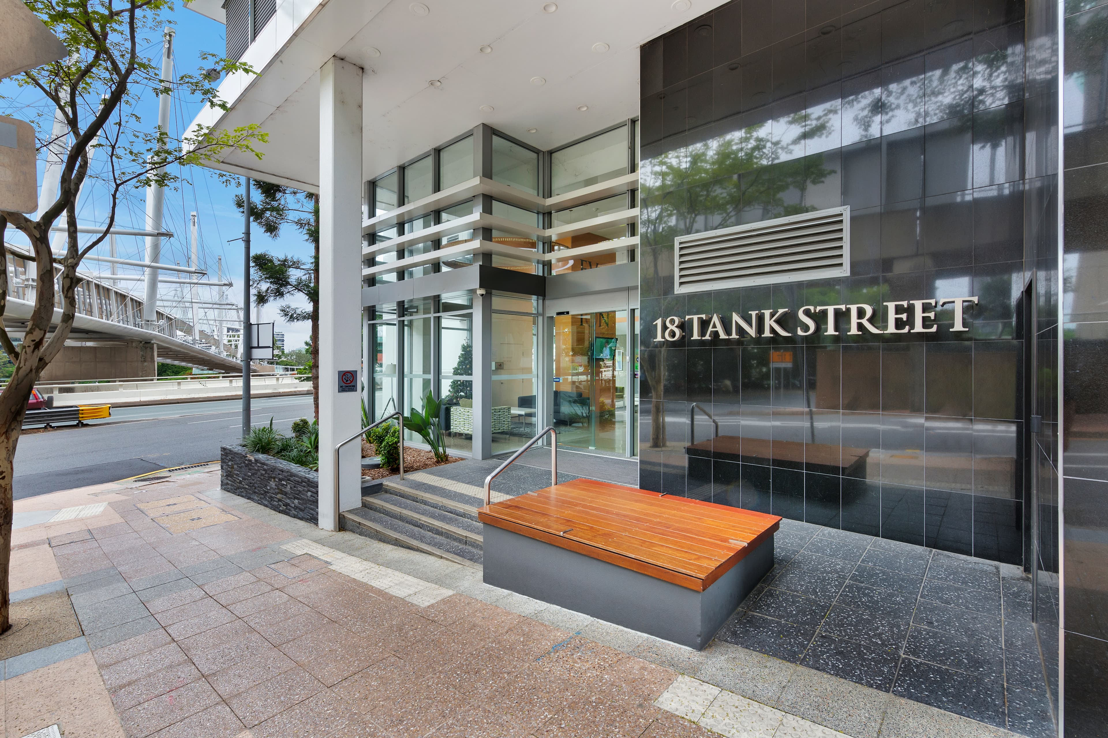 51/18 Tank Street, Brisbane City - Thumbnail 2
