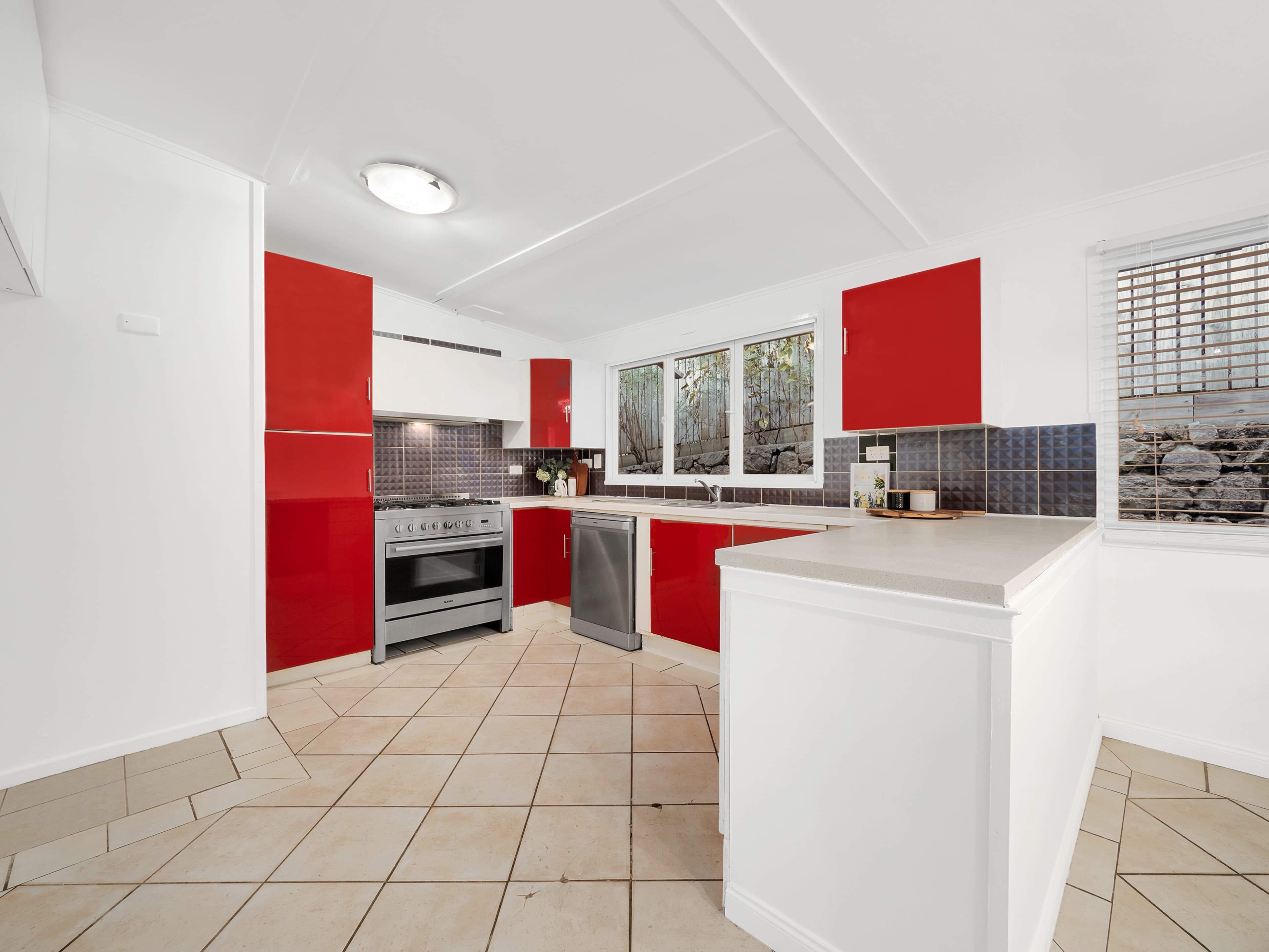 36 Cedarleigh Road, Kenmore - Thumbnail 6