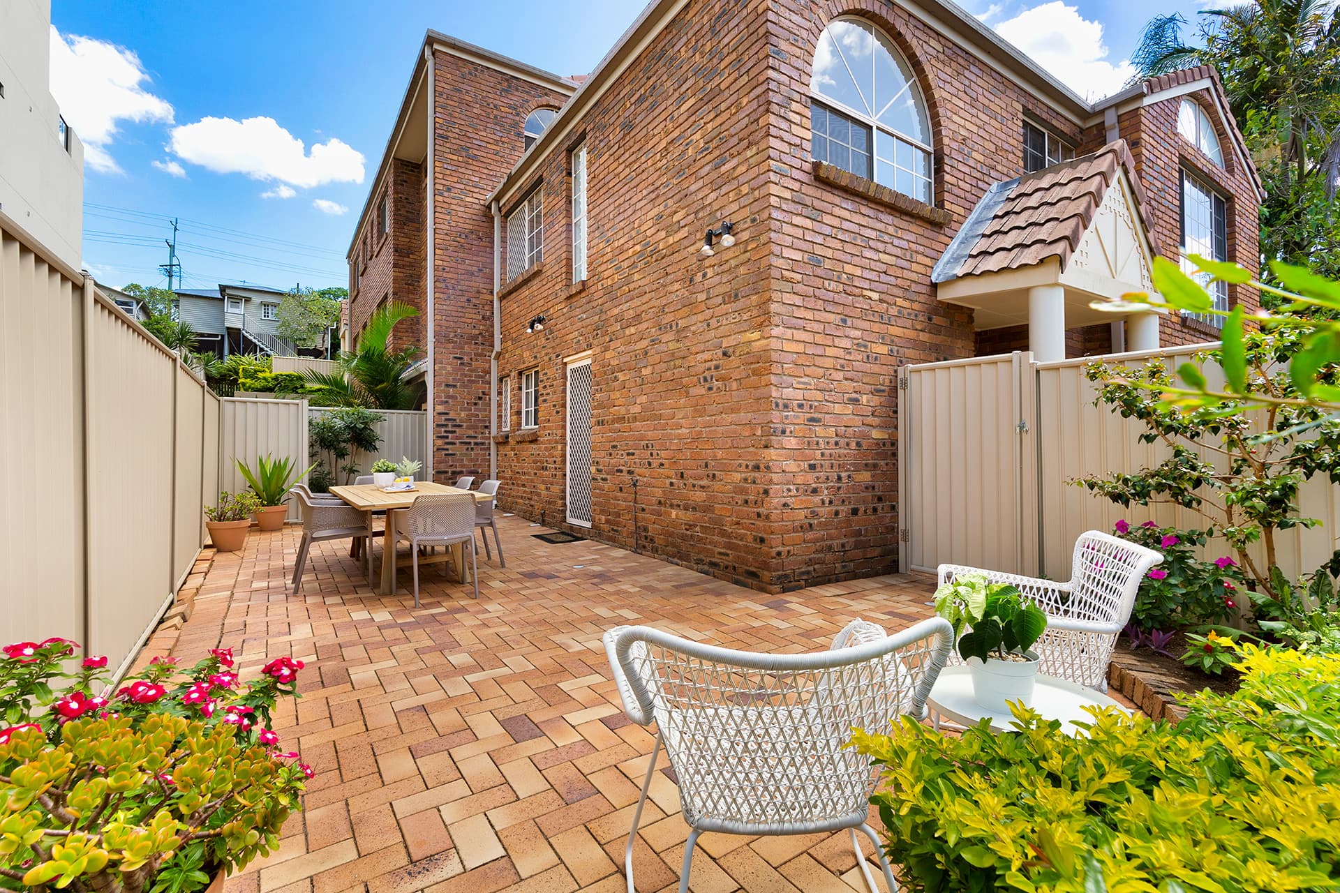 1/6 Shirley Street, Indooroopilly - Thumbnail 2