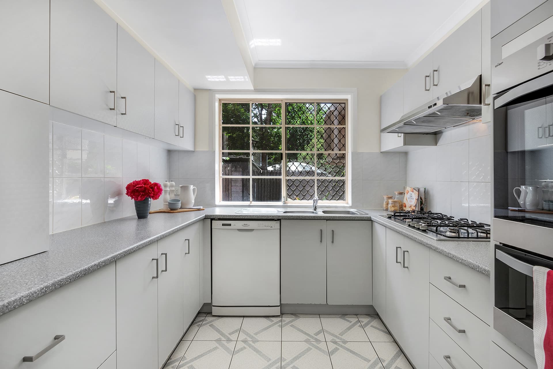 1/6 Shirley Street, Indooroopilly - Thumbnail 5