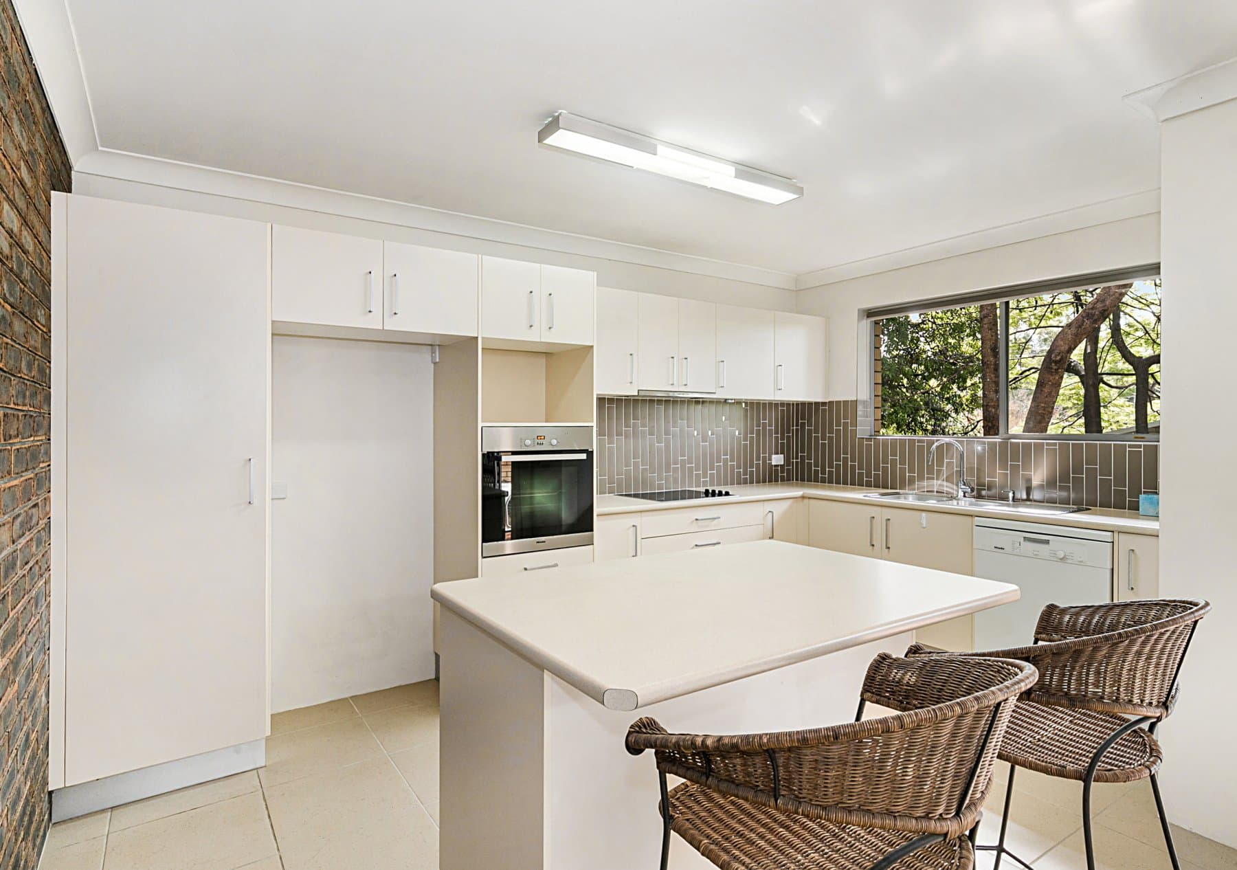 8/15 Douglas Street, St Lucia - Thumbnail 4