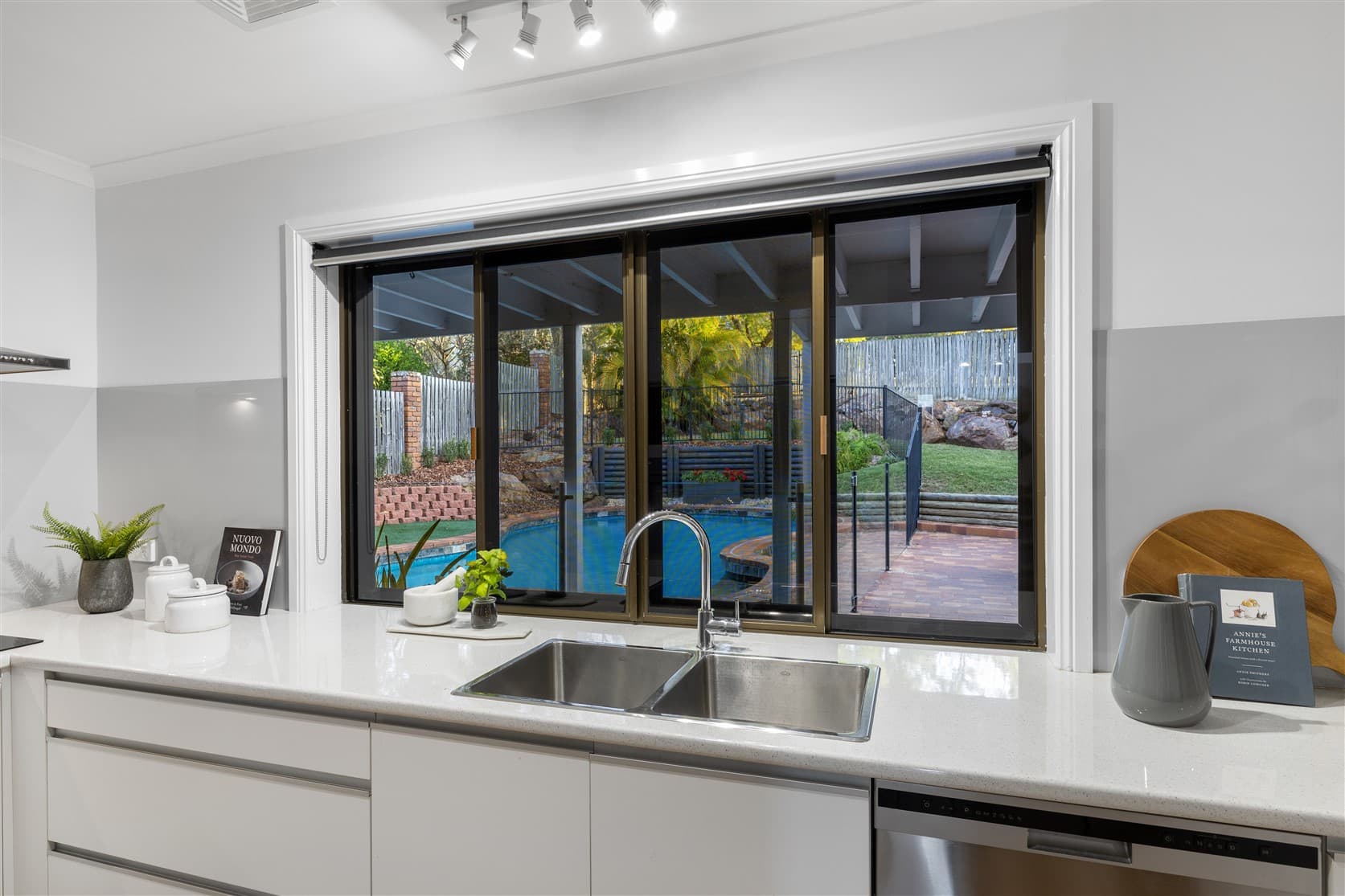 233 Mount Ommaney Dr..., Mount Ommaney - Thumbnail 8