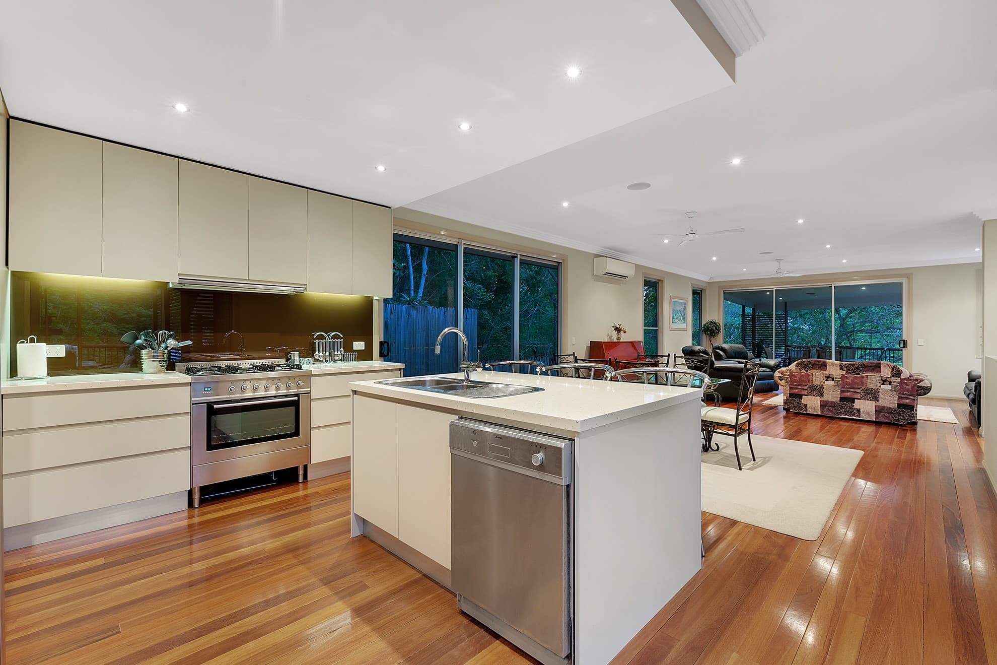 39 Jainba Street, Indooroopilly - Thumbnail 2