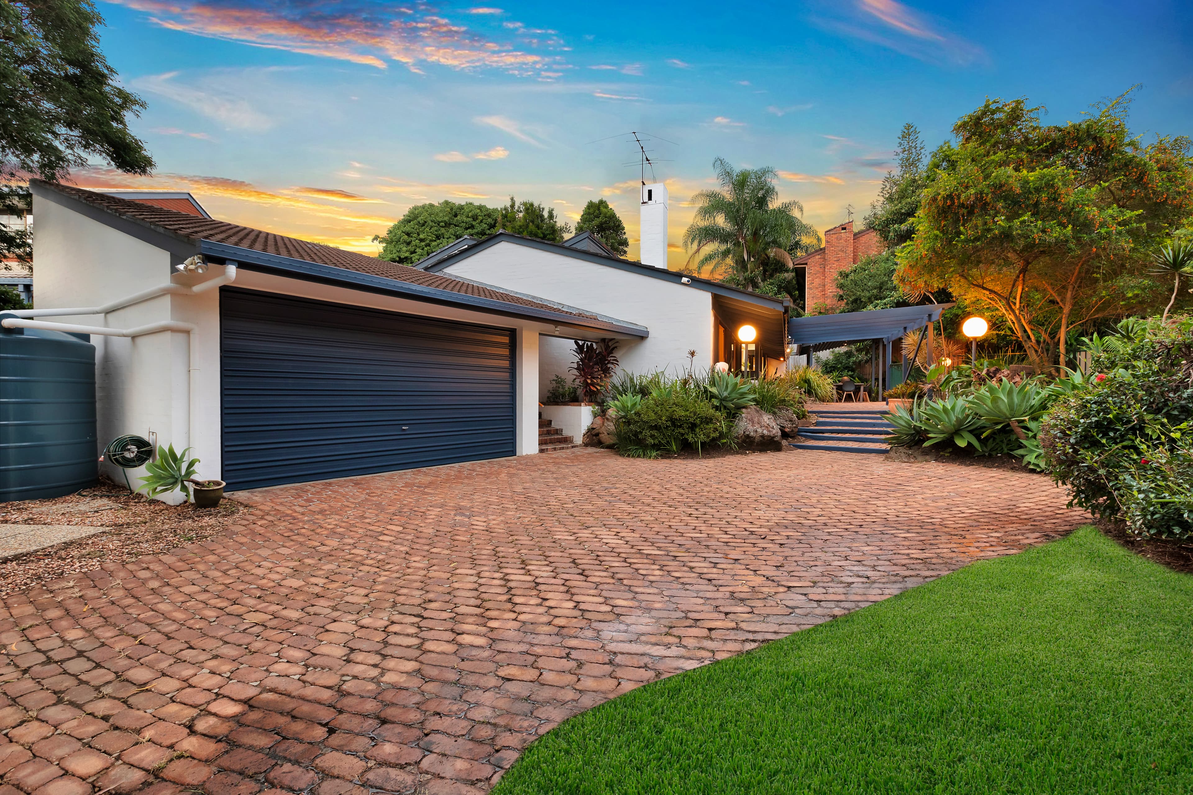16 Minno Street, Chapel Hill - Thumbnail 2