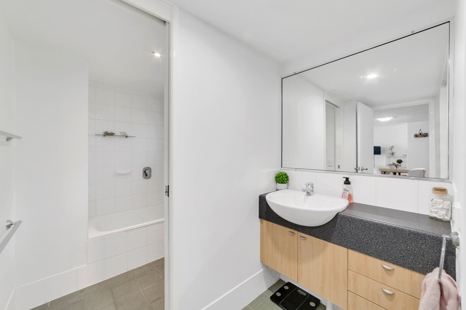 54/7 Landsborough Te..., Toowong - Thumbnail 6