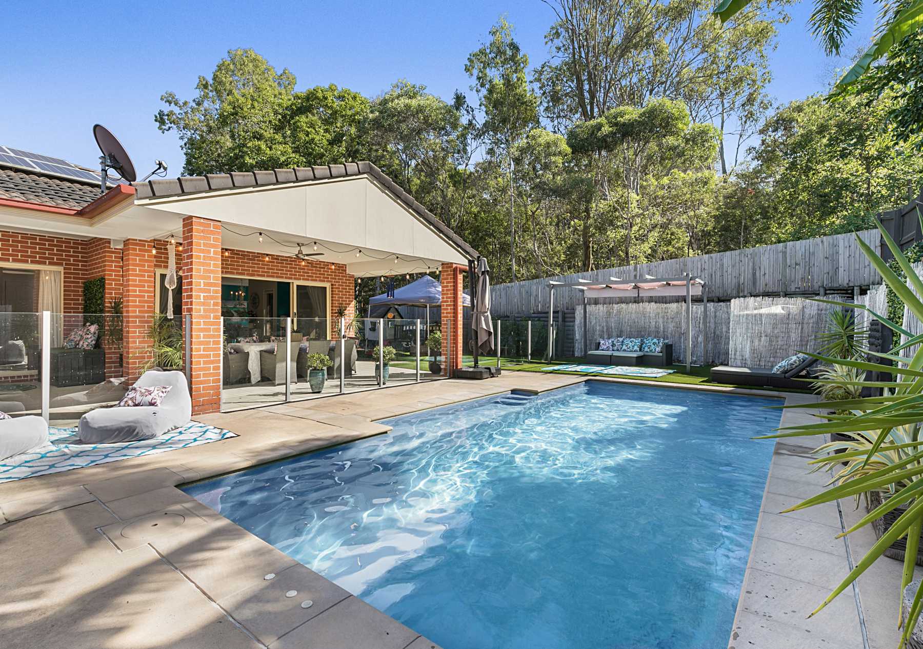 11 Greygum Place, Anstead - Image 1