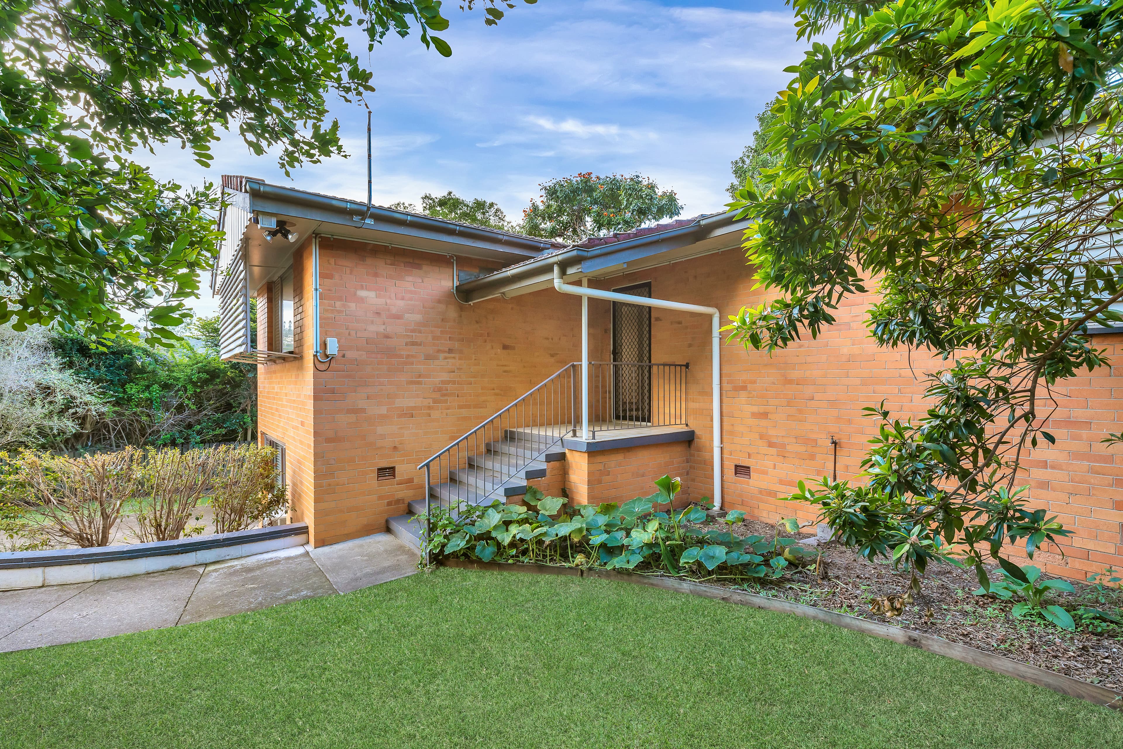 64 Marshall Lane, Kenmore - Thumbnail 3