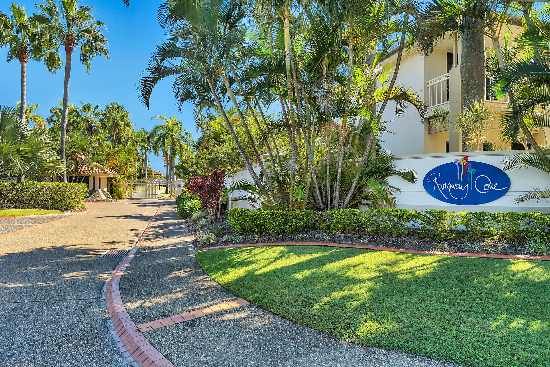 77/76 Bayview Street, Runaway Bay - Thumbnail 3