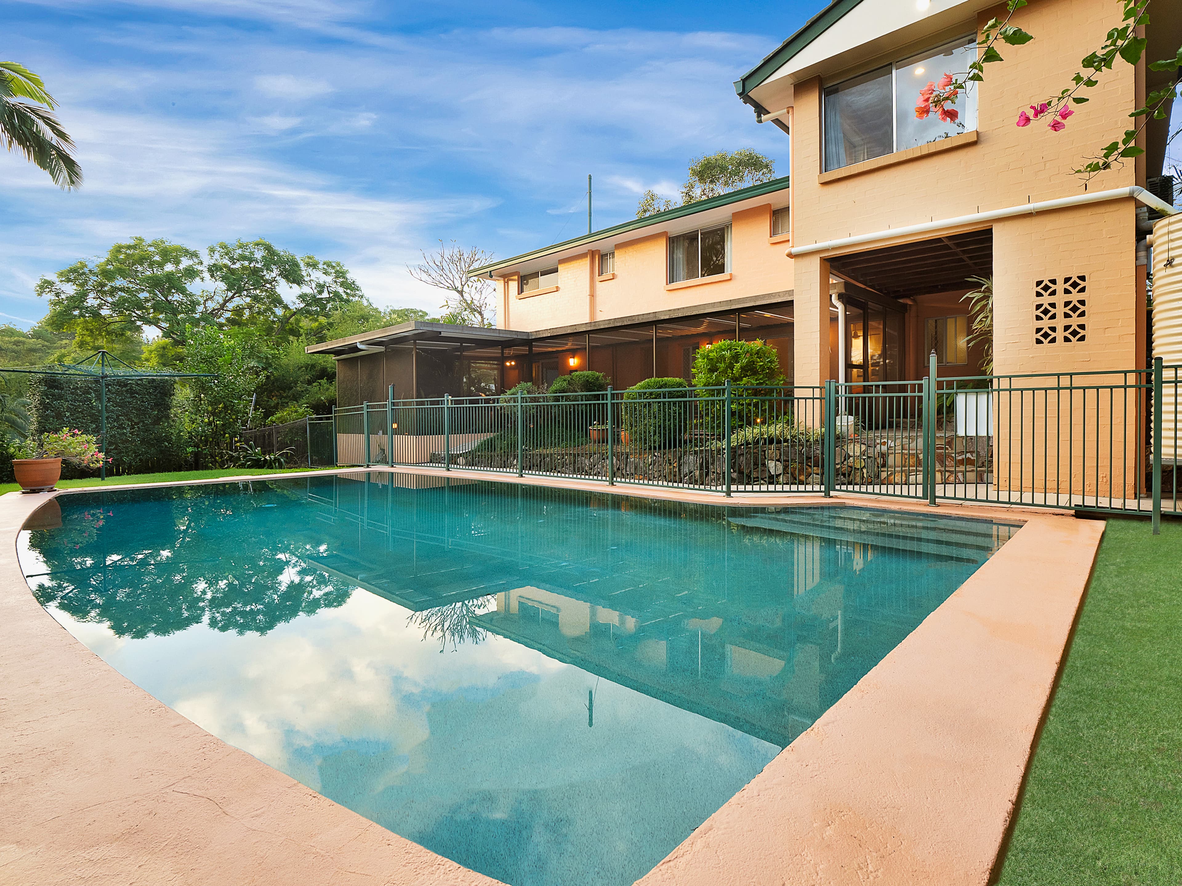 5 Sundown Street, Kenmore - Image 1
