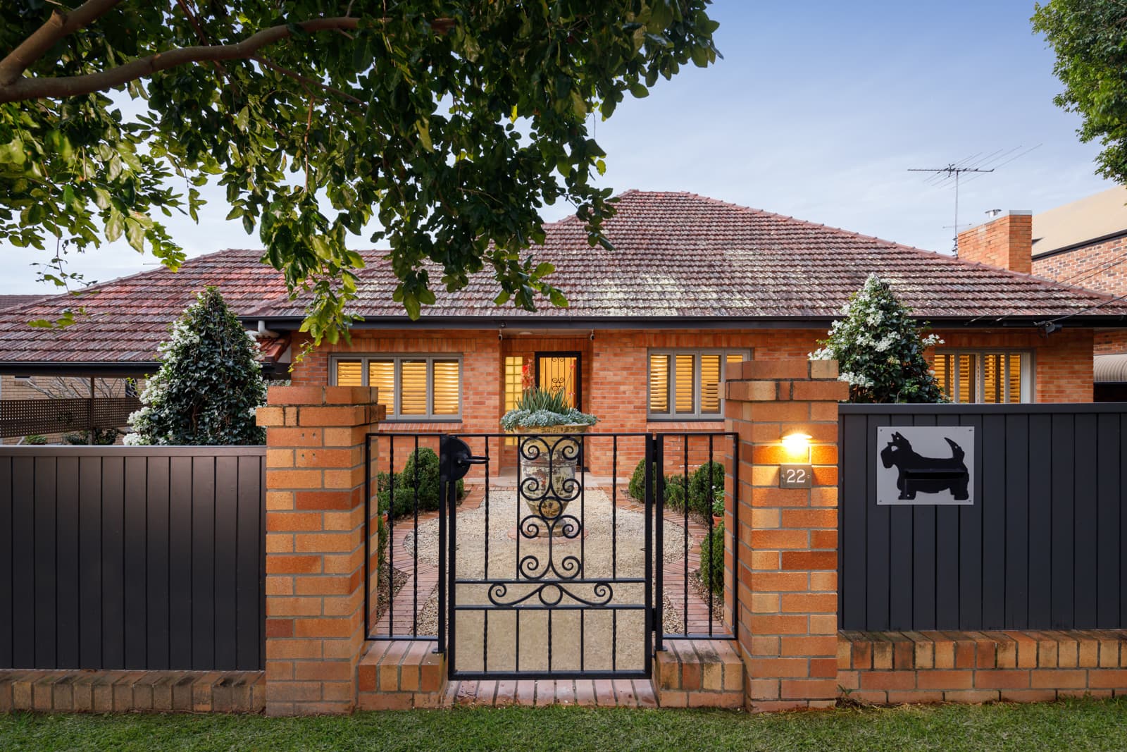 22 Seventh Avenue, St Lucia - Image 1