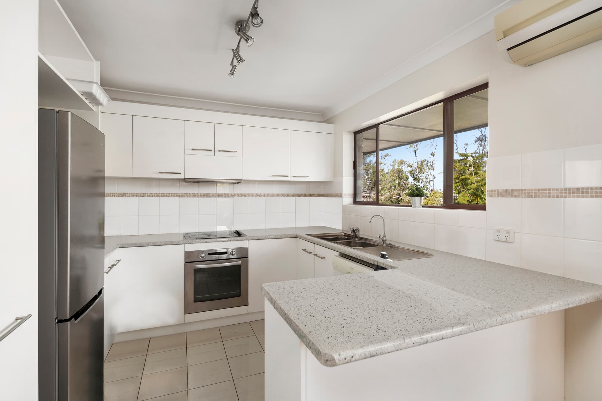 11/33 Maryvale Stree..., Toowong - Thumbnail 4