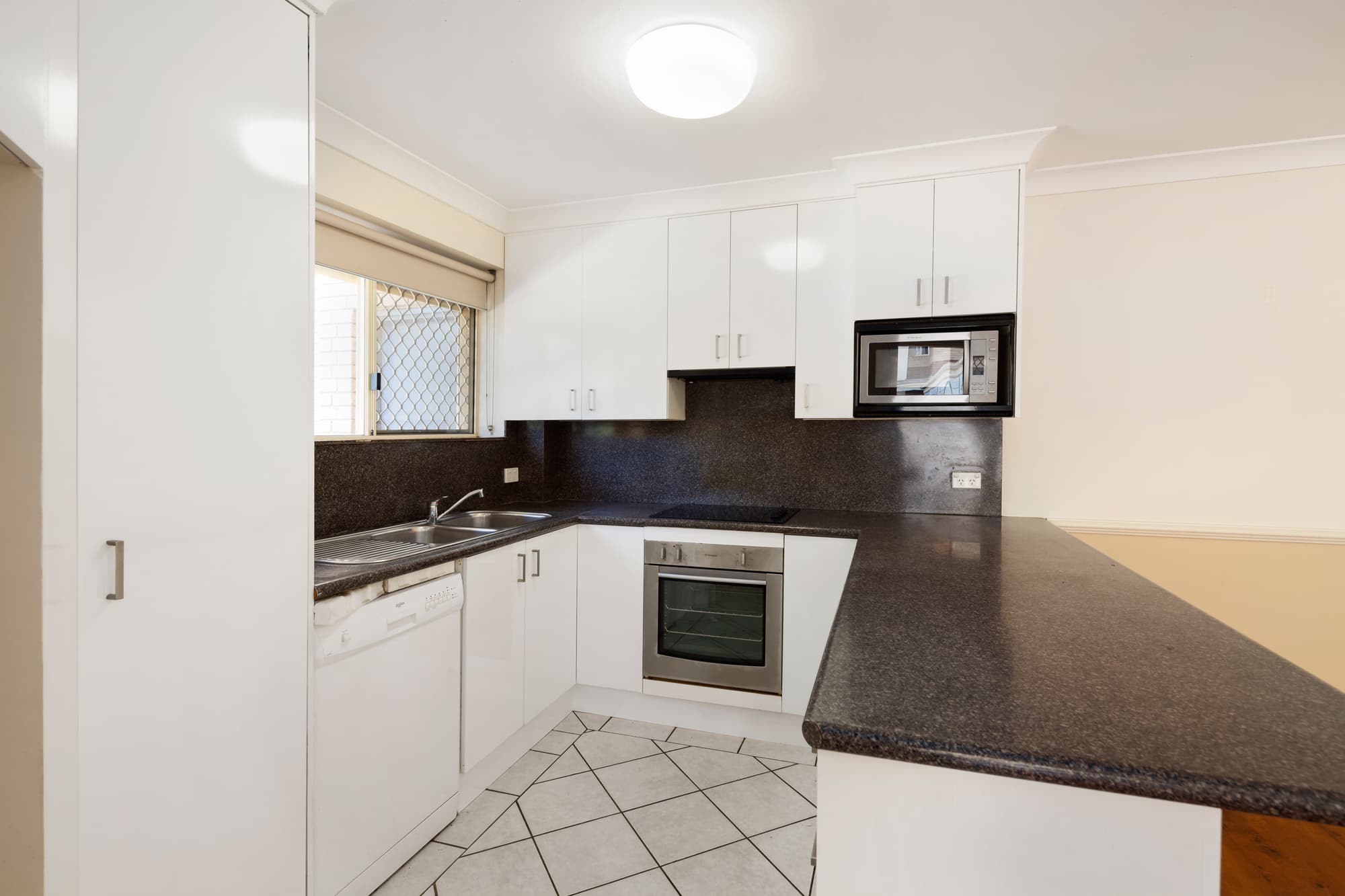 4/31 Augustus Street, Toowong - Thumbnail 3