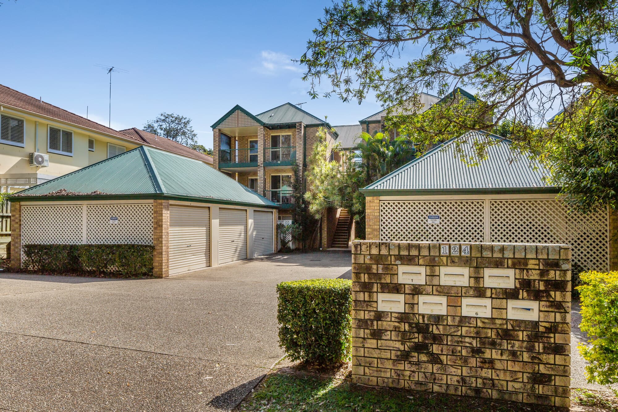 5/124 Carmody Road, St Lucia - Image 1