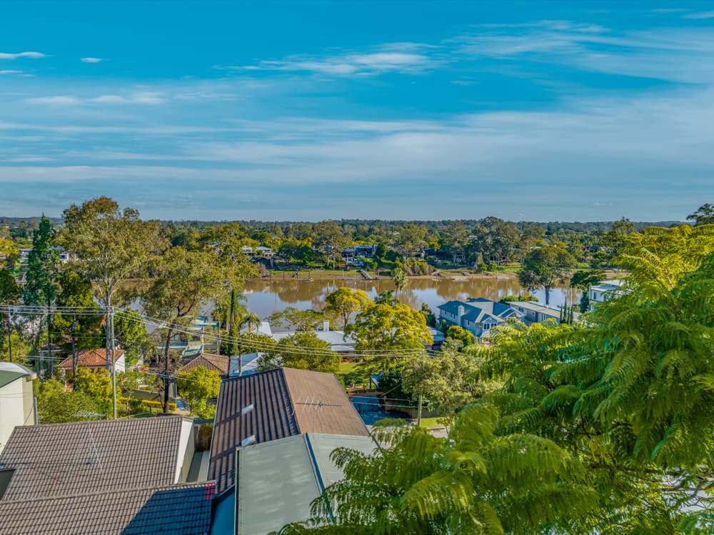 19 Lily Street, Indooroopilly - Thumbnail 3
