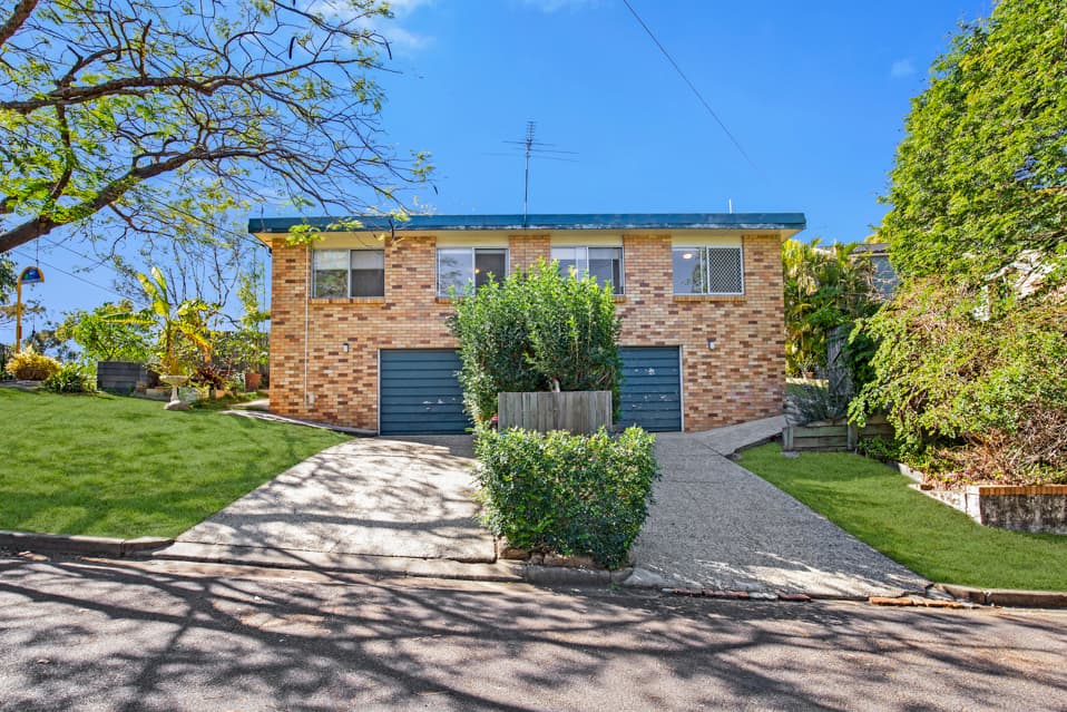 77 Hebe Street, Bardon - Image 1