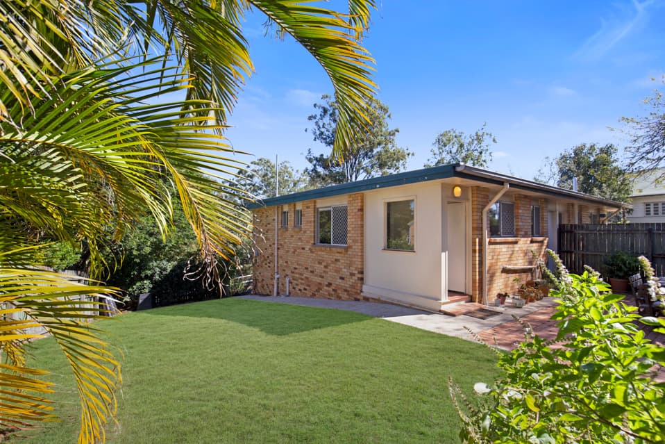 77 Hebe Street, Bardon - Thumbnail 2