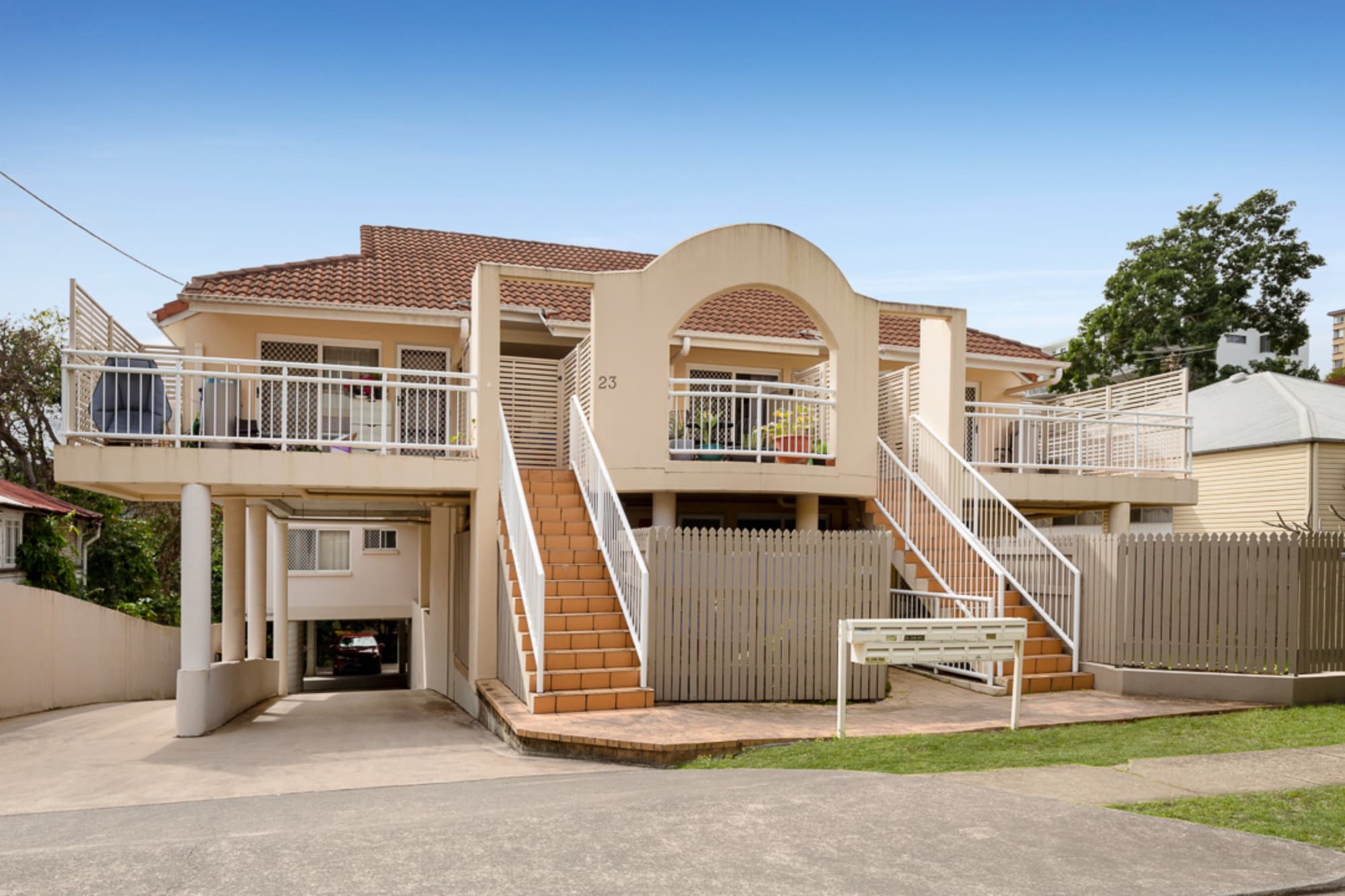 2/23 Lima Street, Auchenflower - Image 1