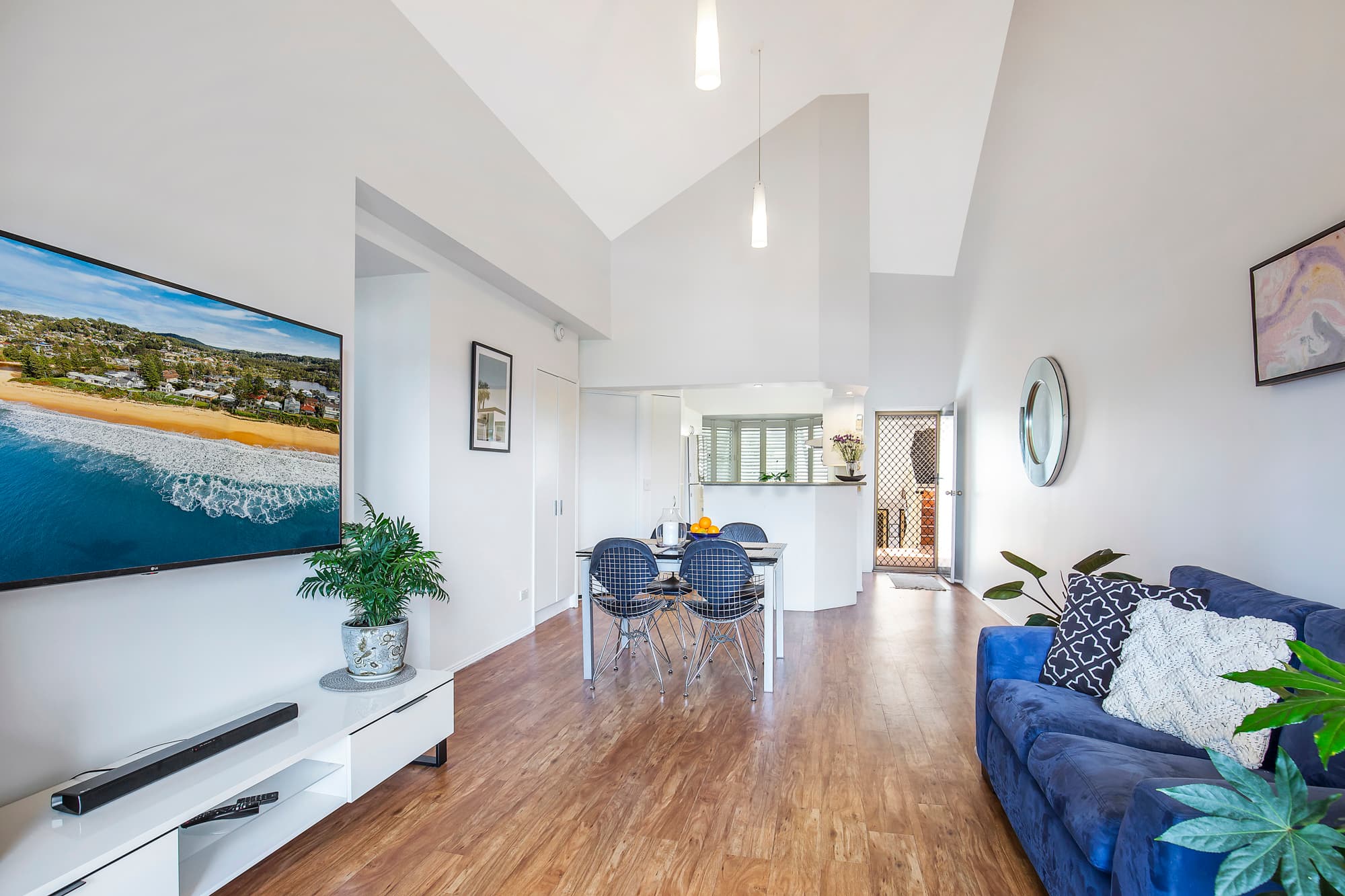 10/15 Clarence Road, Indooroopilly - Image 1