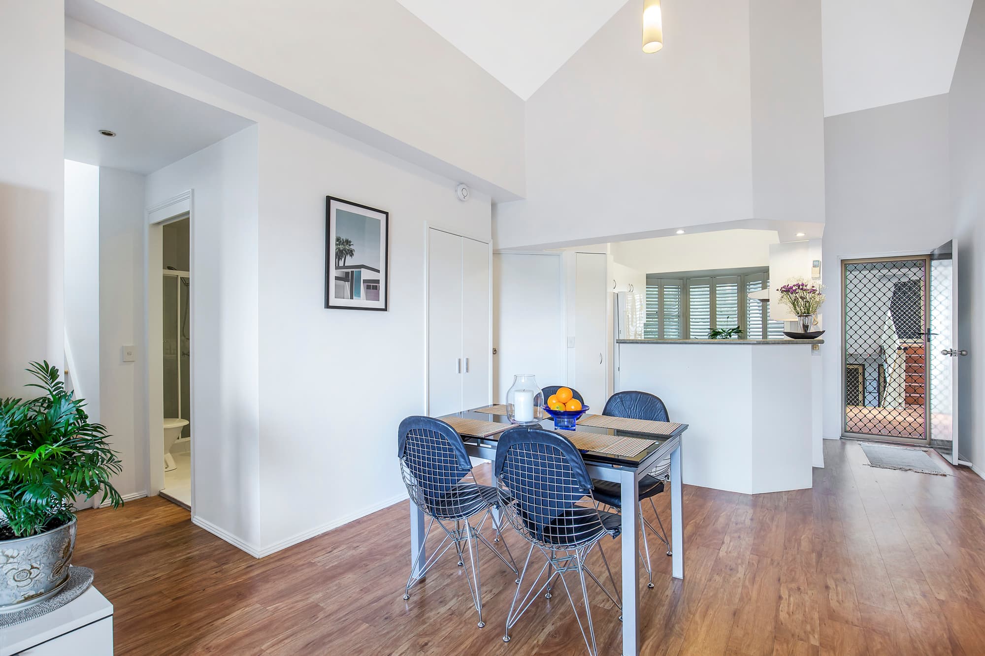 10/15 Clarence Road, Indooroopilly - Thumbnail 4