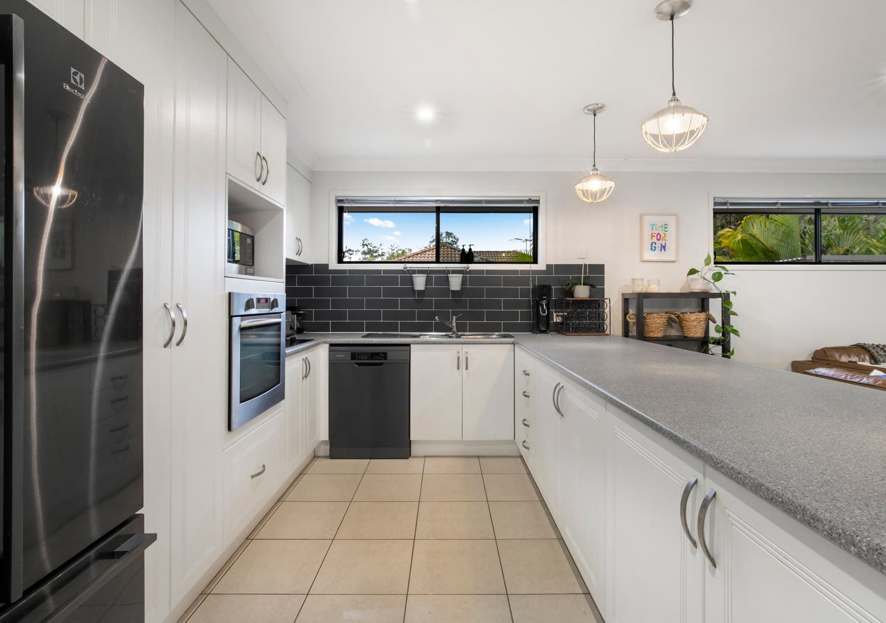 22 Corymbia Crescent, Anstead - Thumbnail 4