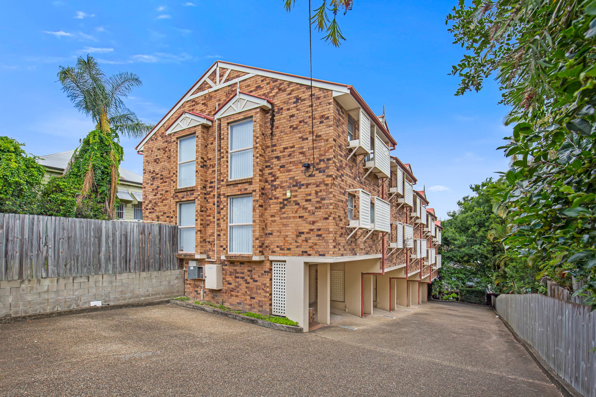 2/16 Ada Street, Taringa - Image 1