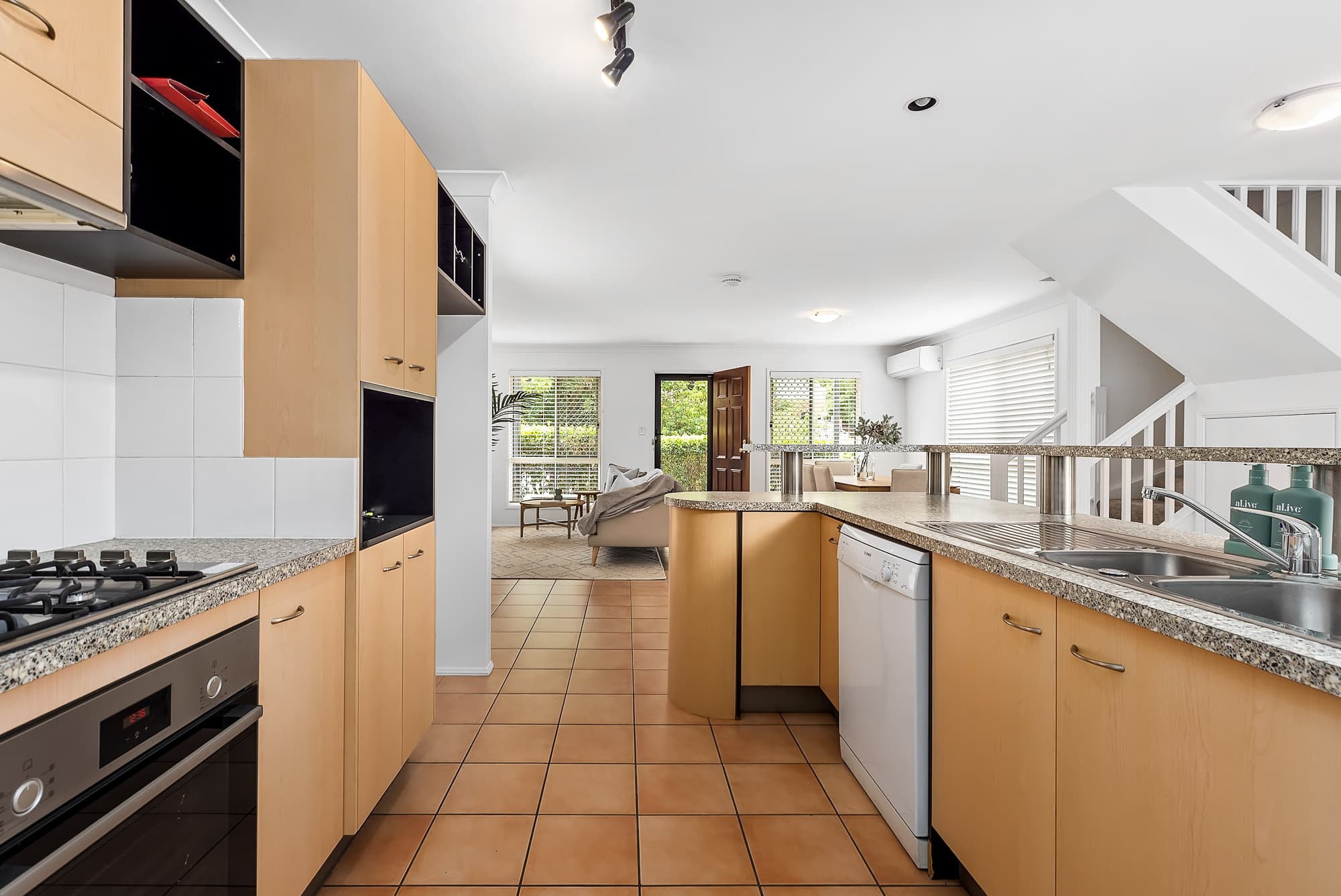 1/39 Rennie Street, Indooroopilly - Thumbnail 3