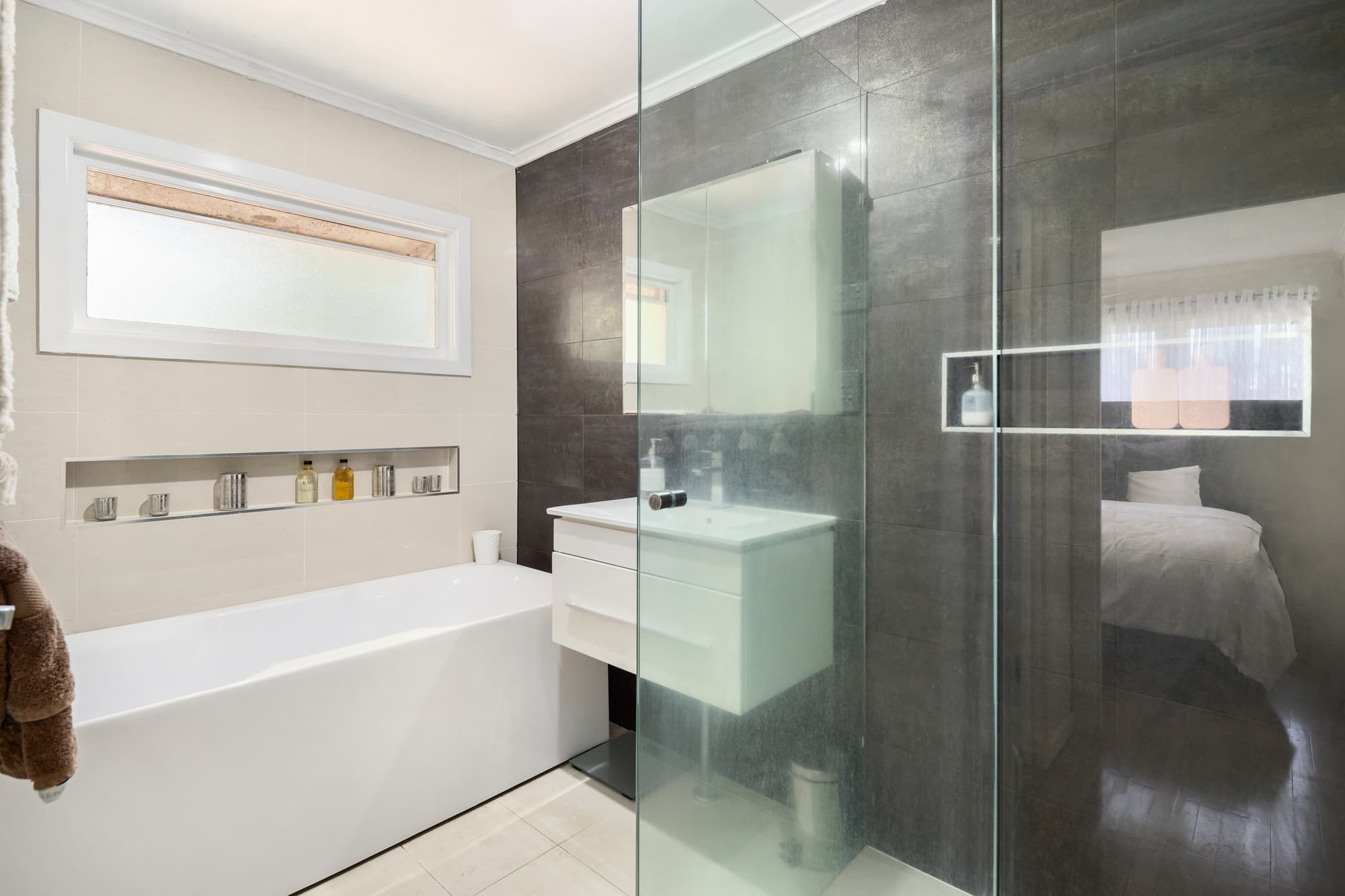 16 Rambler Street, Bardon - Thumbnail 8