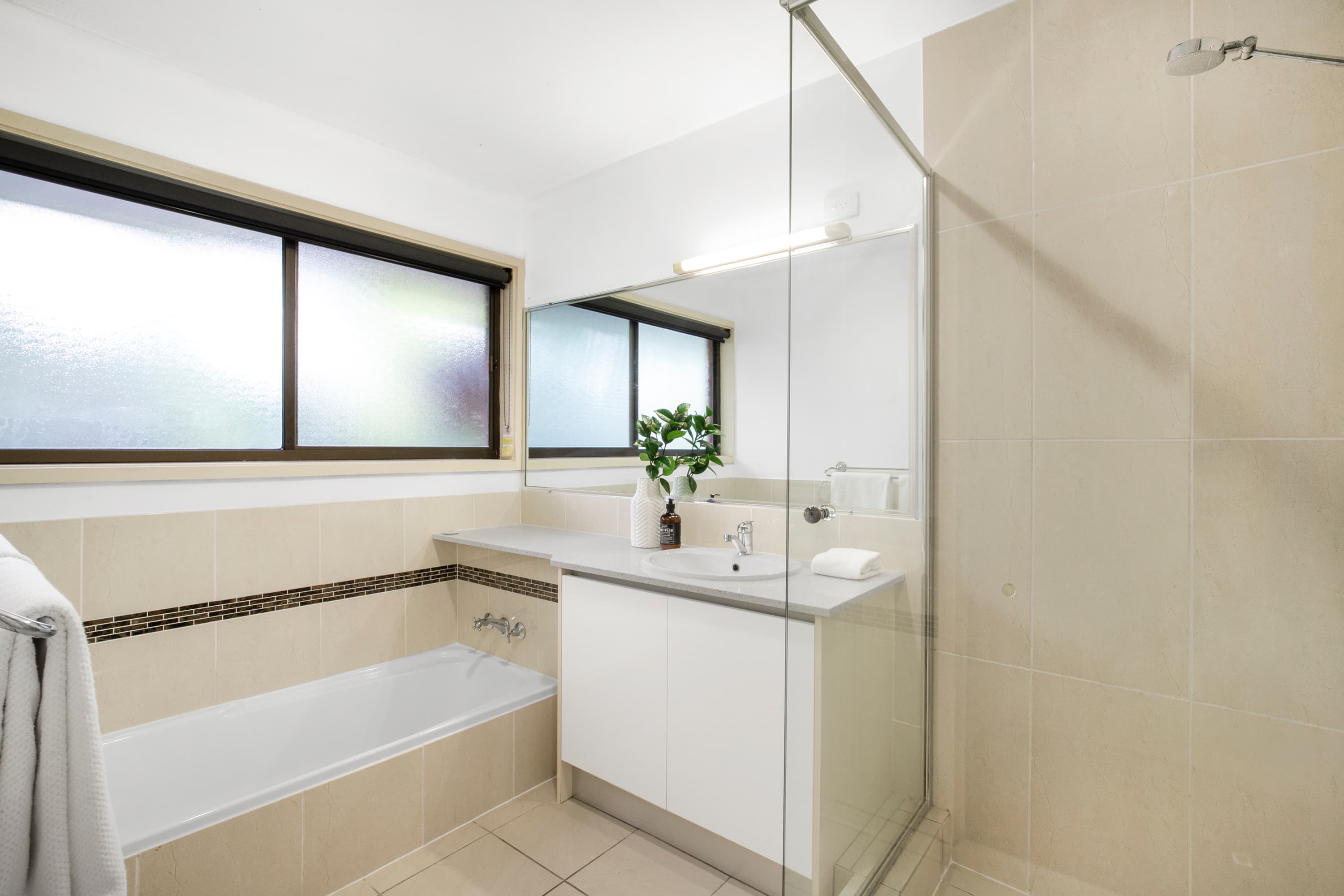 1 Lant Street, Chapel Hill - Thumbnail 8