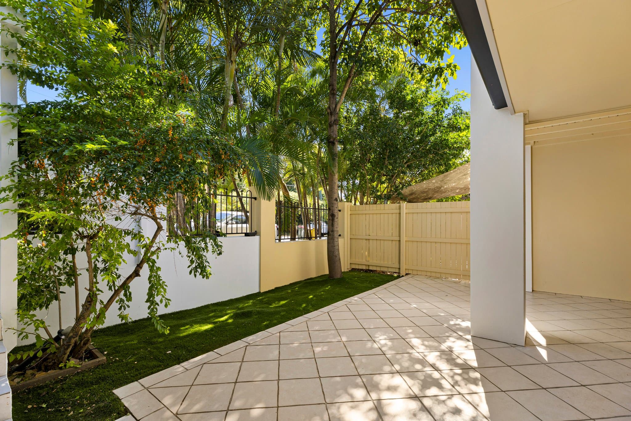 2/8 Sundridge Street, Taringa - Image 1