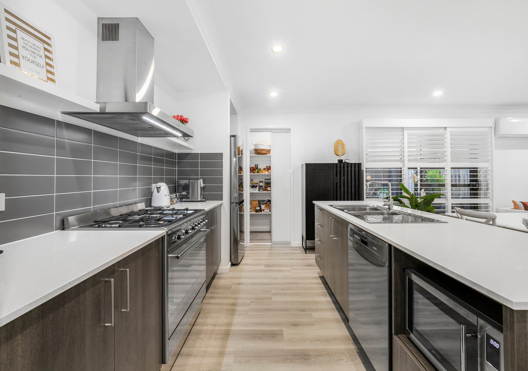 52 College Road, Karana Downs - Thumbnail 2