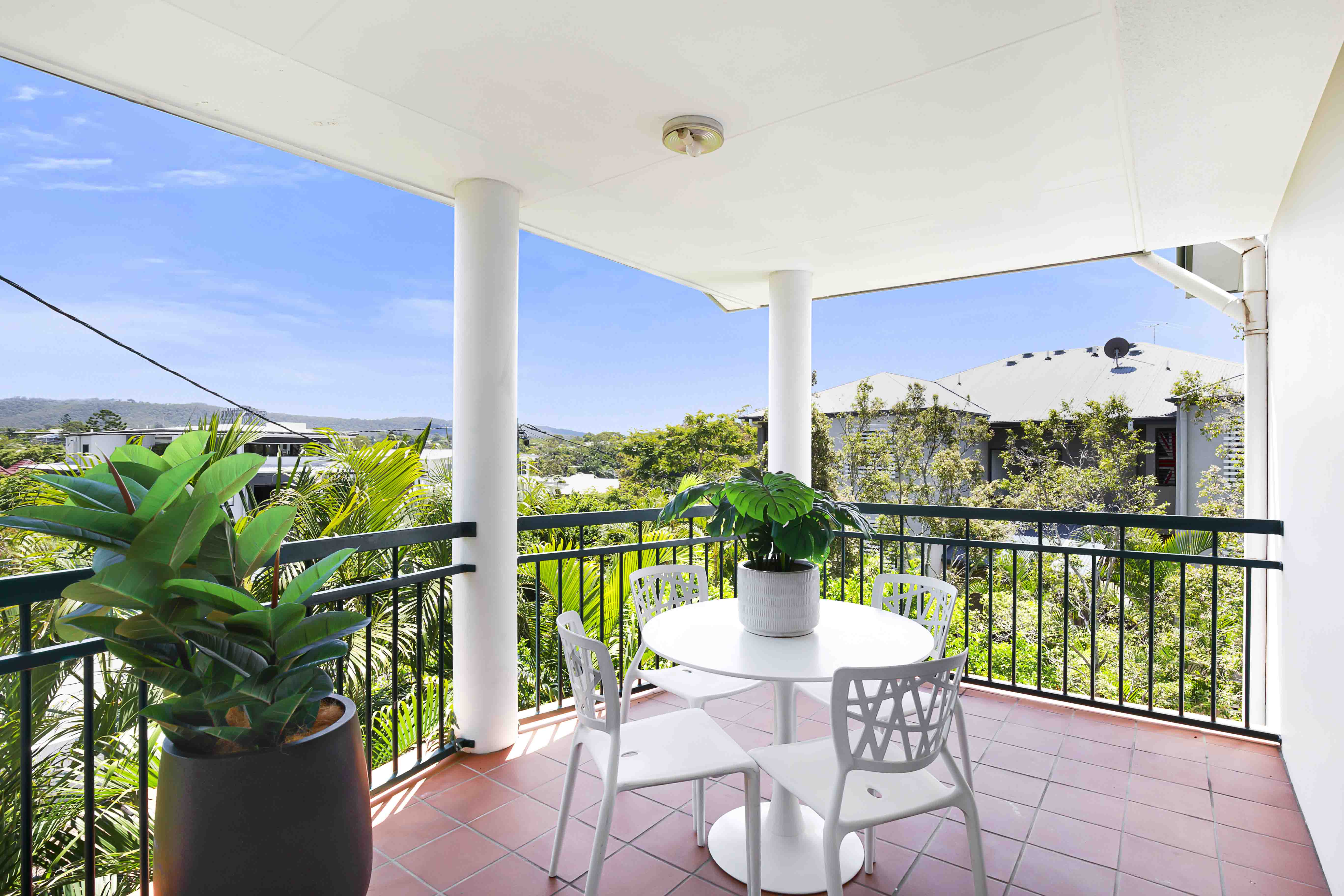 8/120 Indooroopilly ..., Taringa - Image 1