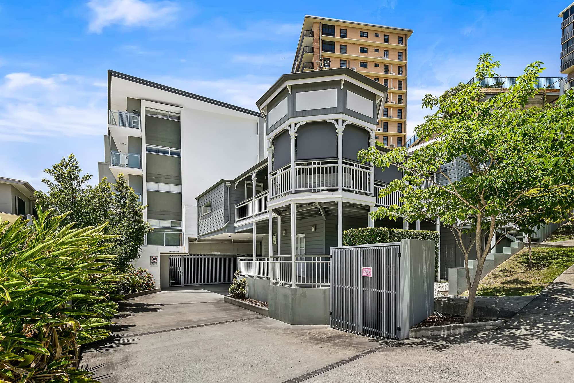 2/16 Kings Road, Taringa - Image 1