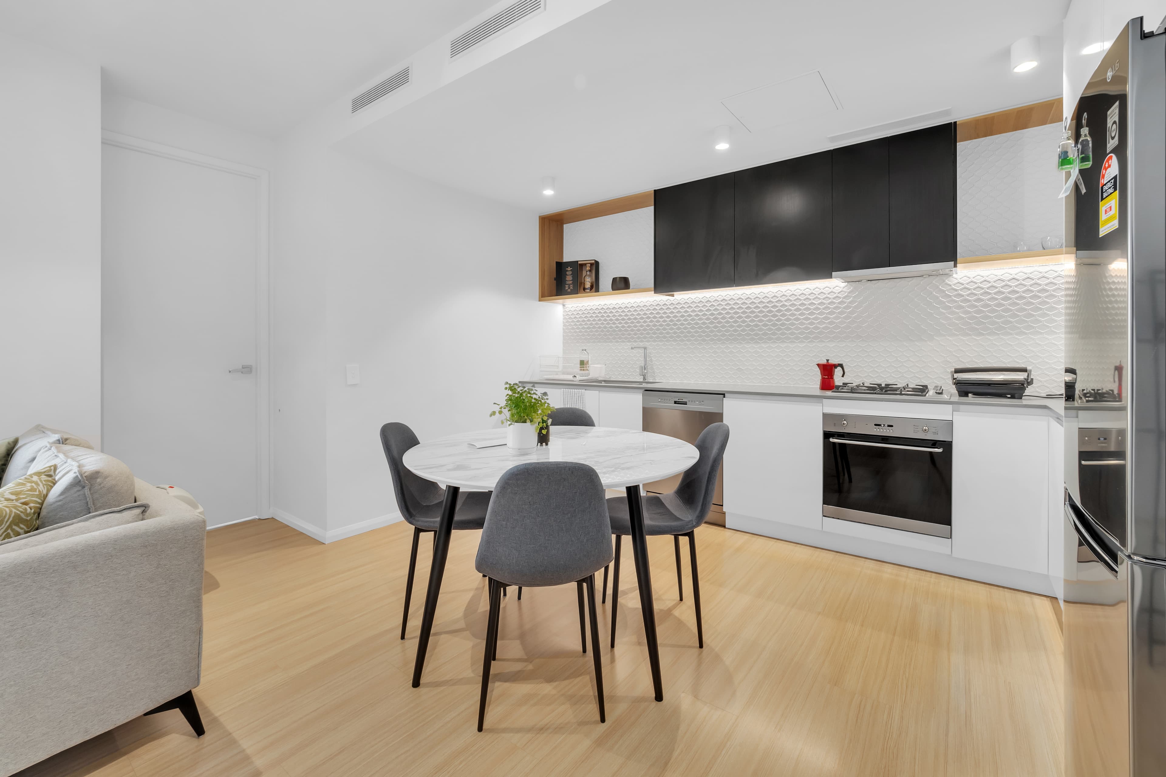 616/17 Duncan Street, West End - Thumbnail 8