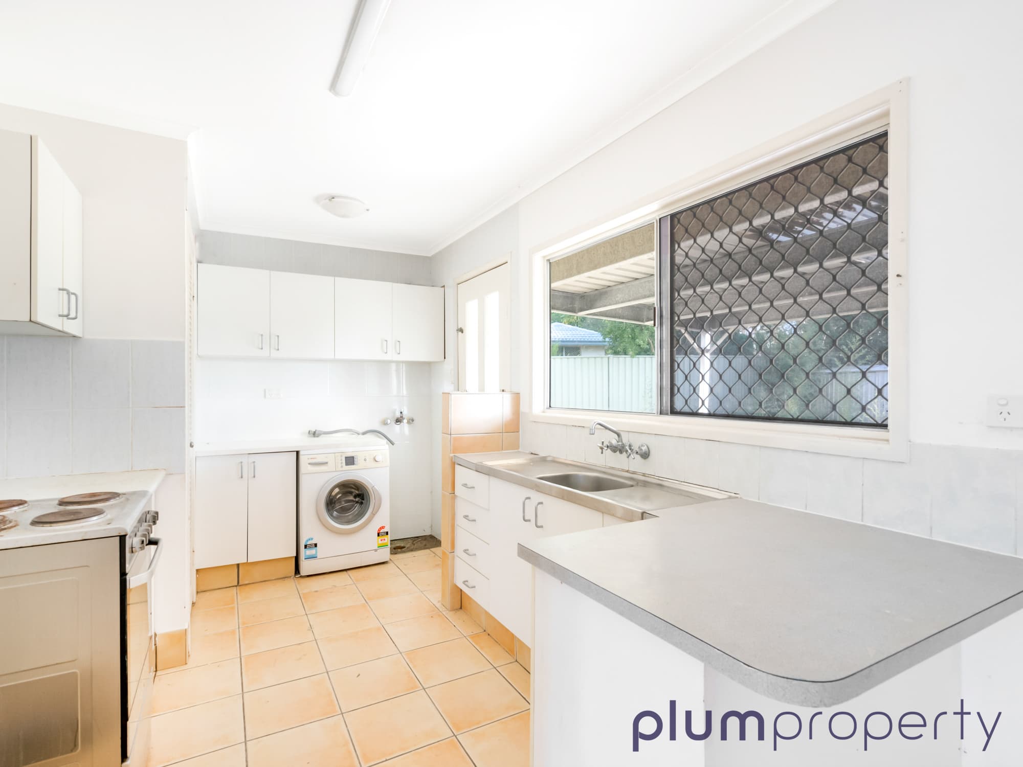 10 Camellia Avenue, Ashmore - Thumbnail 5