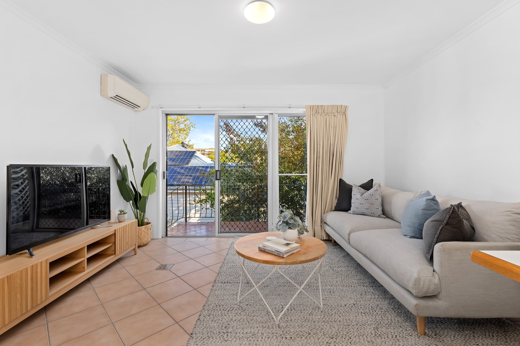 2/39 Adsett Street, Taringa - Image 1