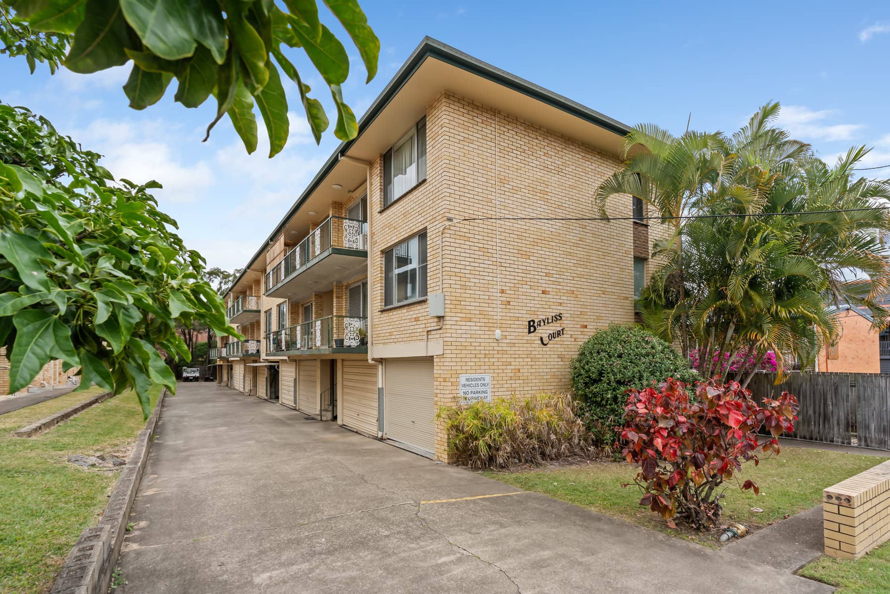 6/31 Bayliss Street, Toowong - Image 1