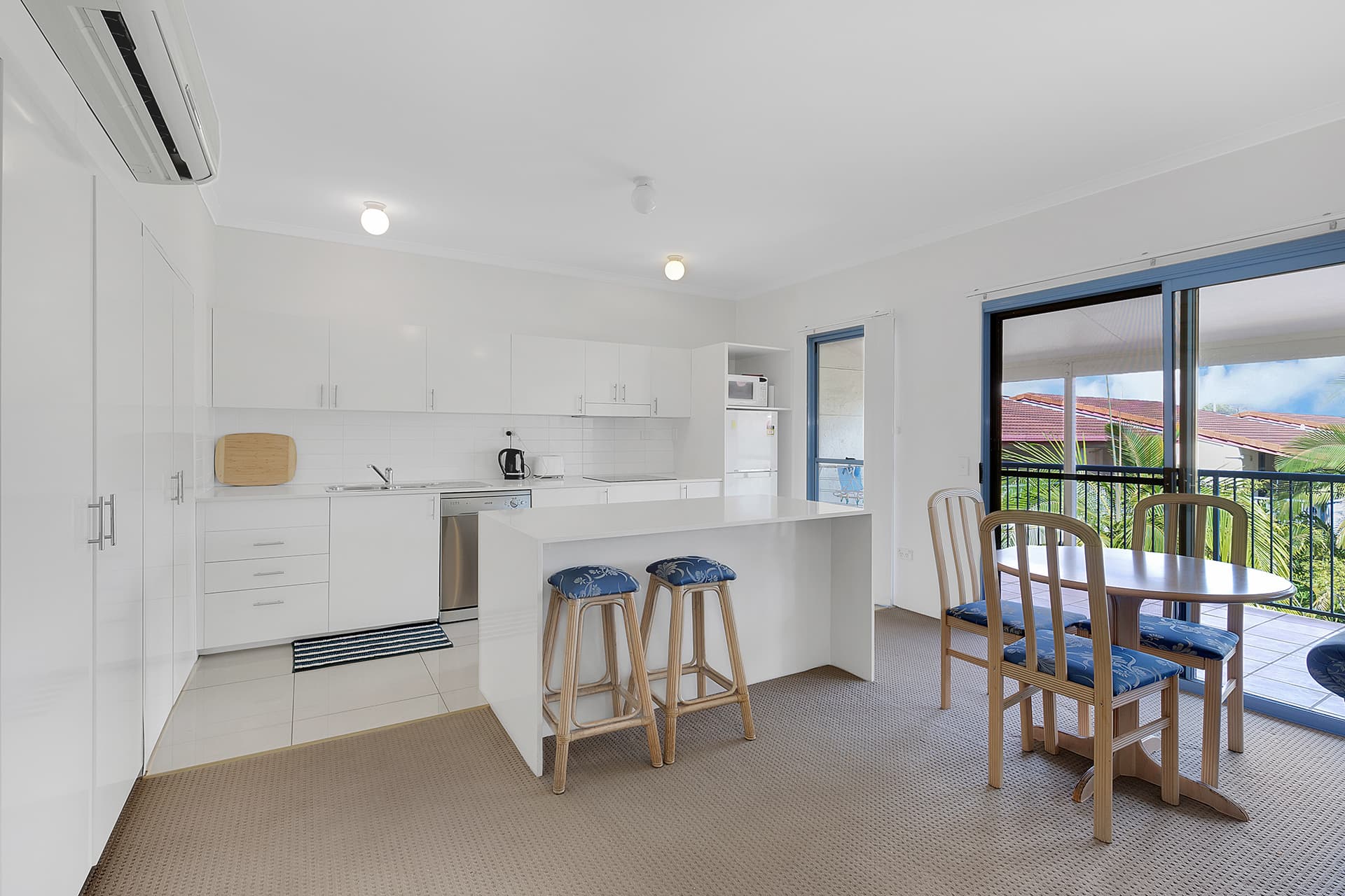 8/2 Waverley Road, Taringa - Image 1