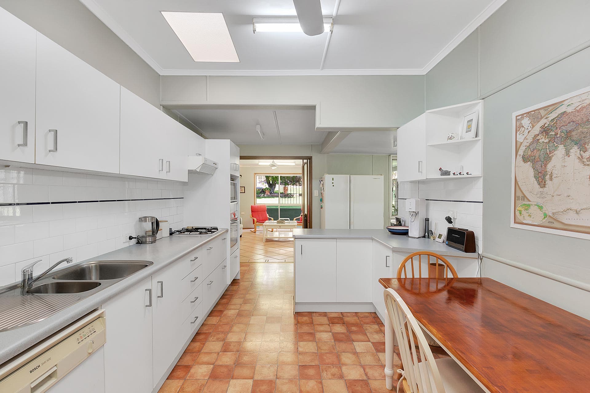 42 Fairley Street, Indooroopilly - Thumbnail 5