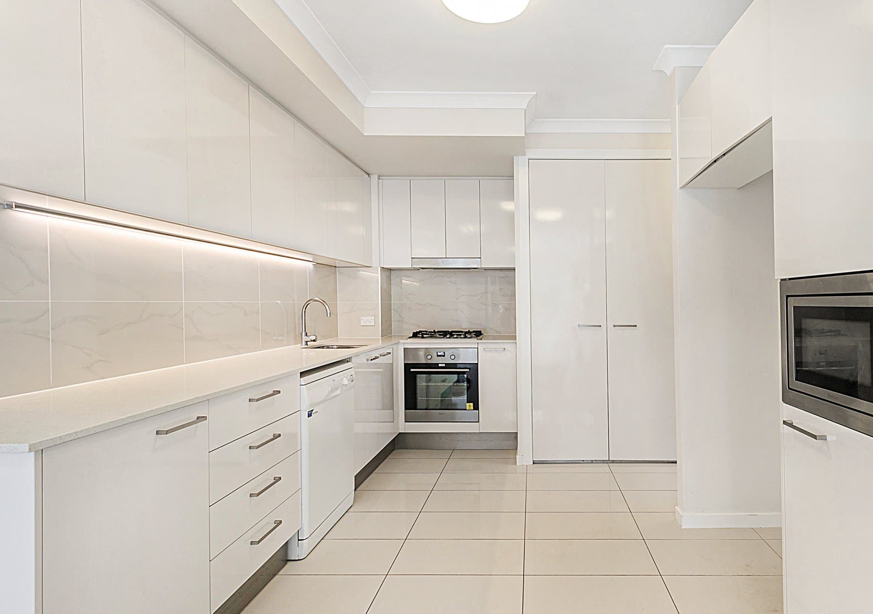 1/63 Sisley Street, St Lucia - Thumbnail 2